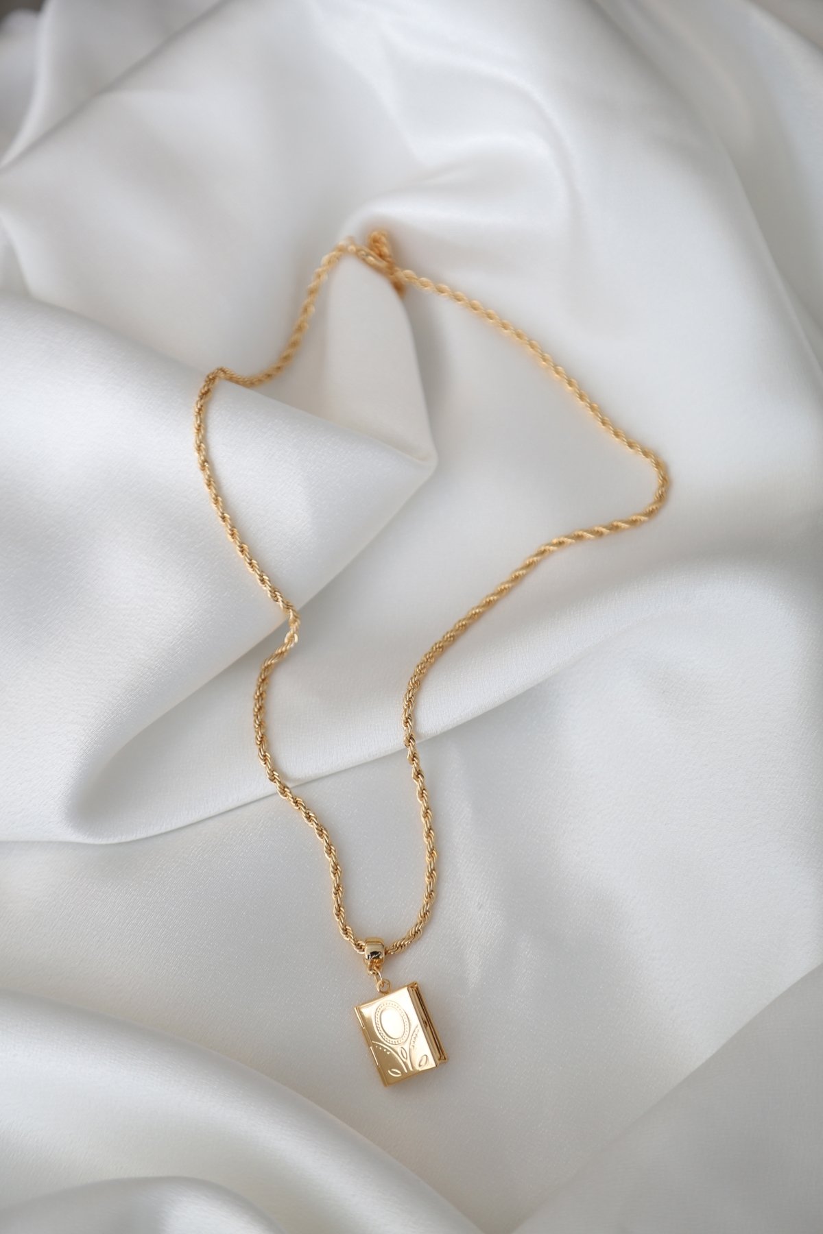 Gold Burgu Plak Kolye 10013328