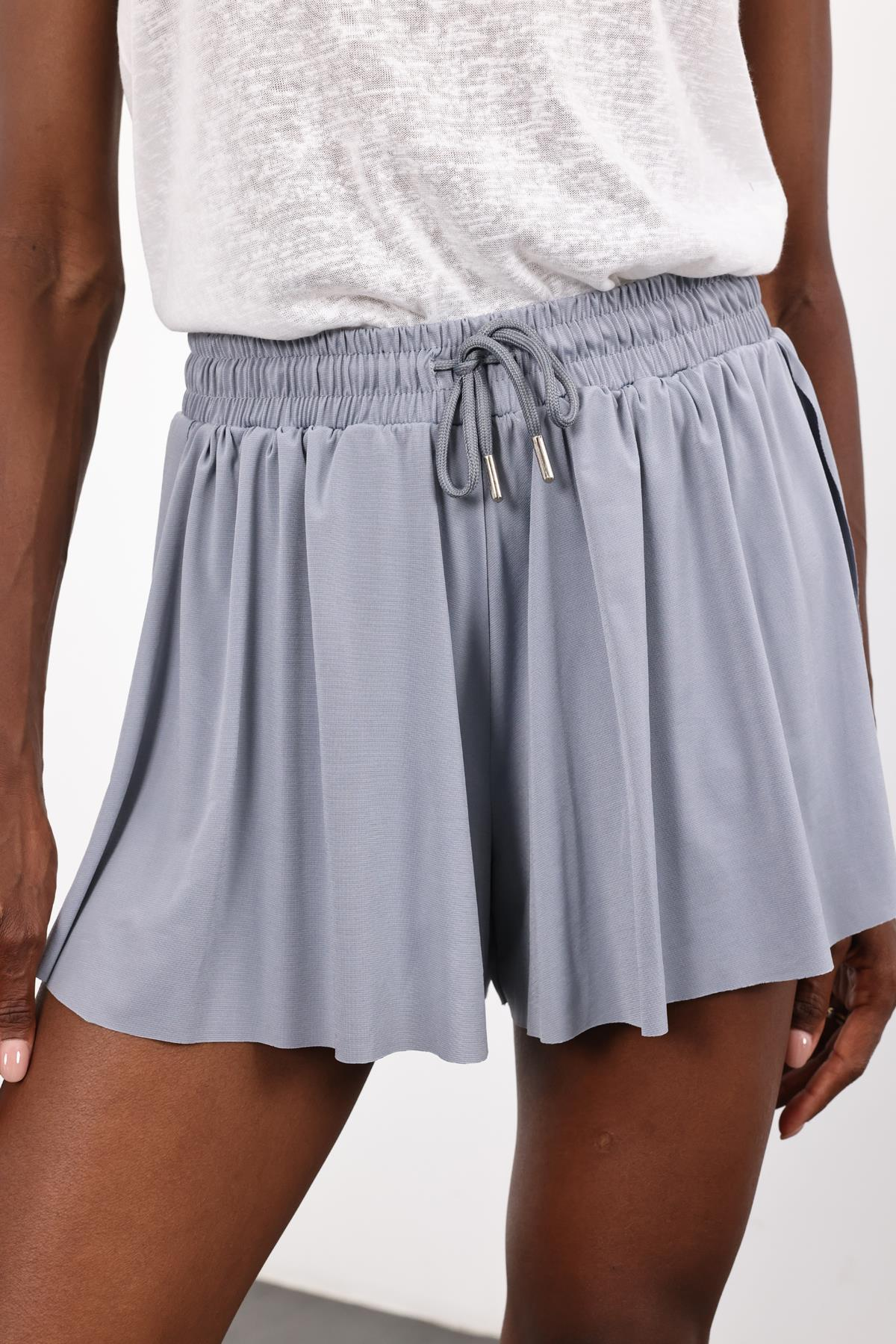 Gri Beli Lastikli Etek Görünümlü Şort 201