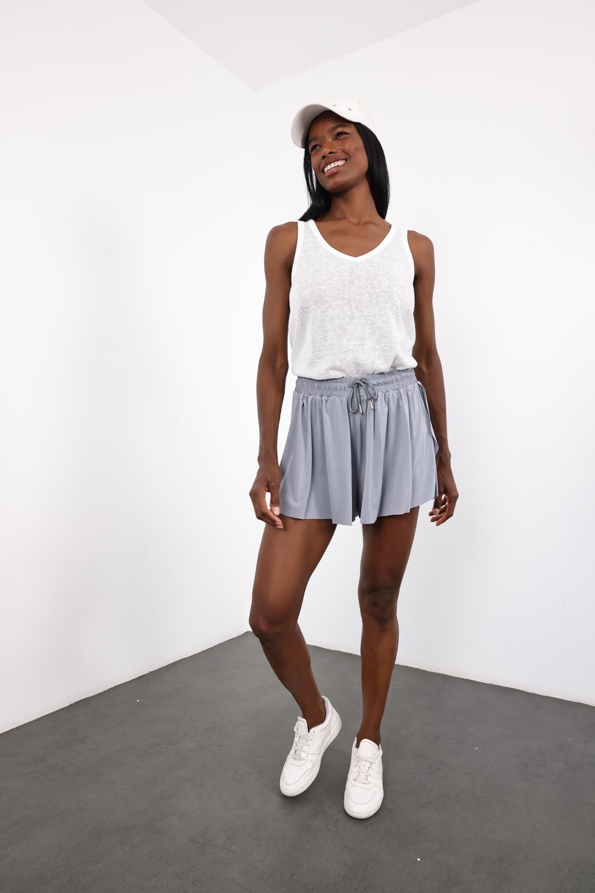 Gri Beli Lastikli Etek Görünümlü Şort 201
