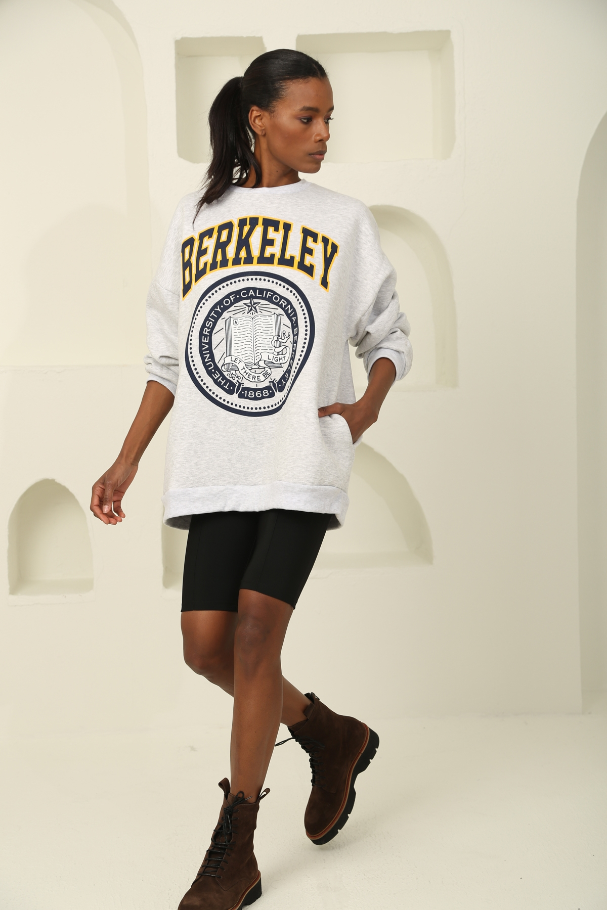 Gri Cep Detaylı Baskılı Sweatshirt 