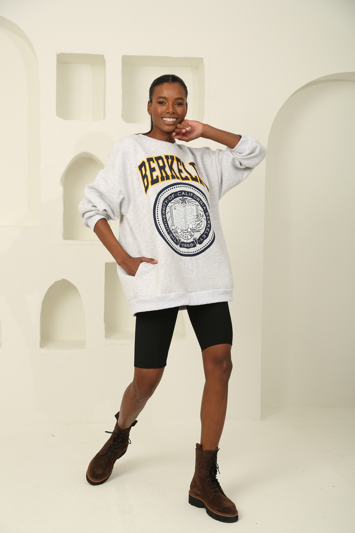 Gri Cep Detaylı Baskılı Sweatshirt 