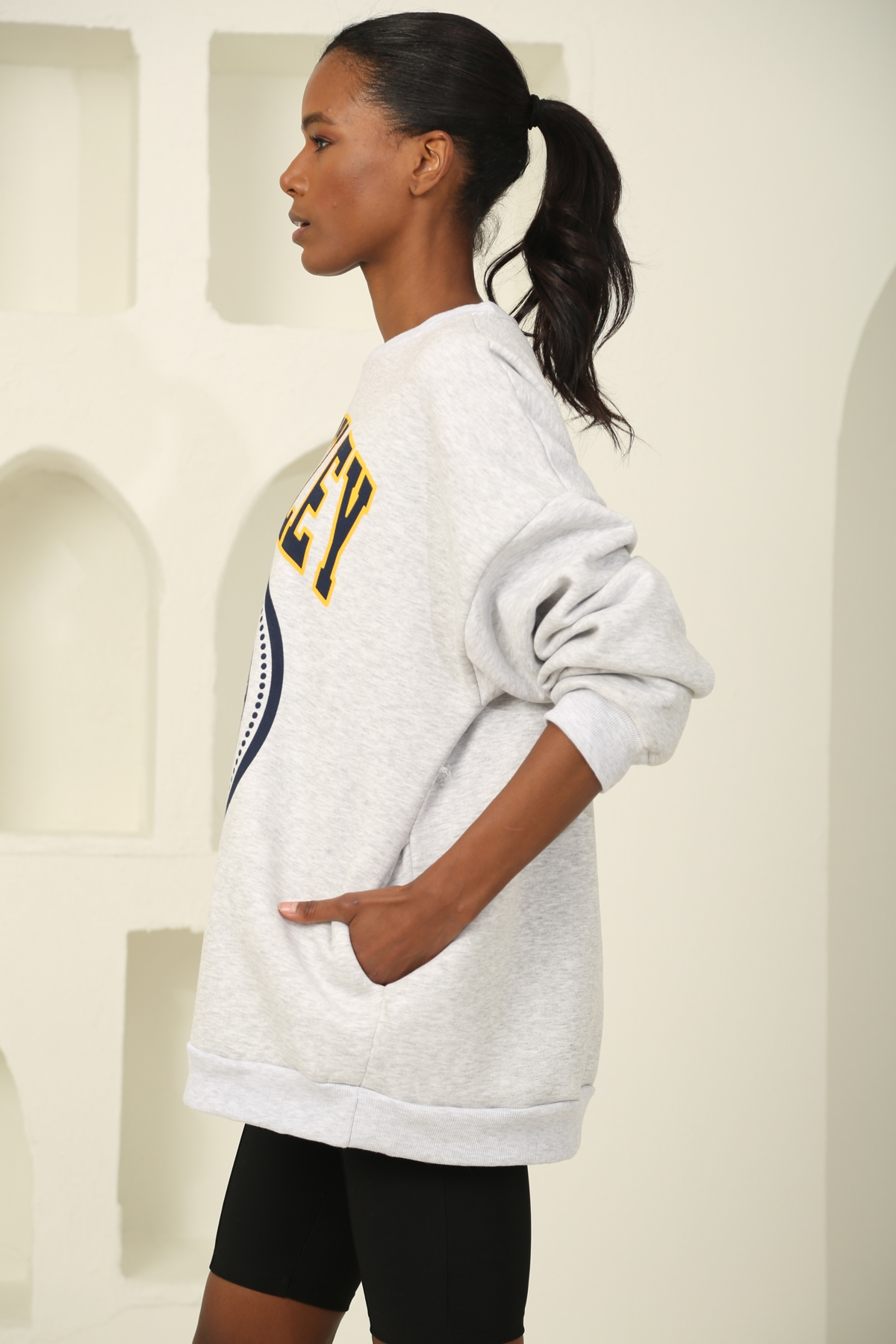 Gri Cep Detaylı Baskılı Sweatshirt 