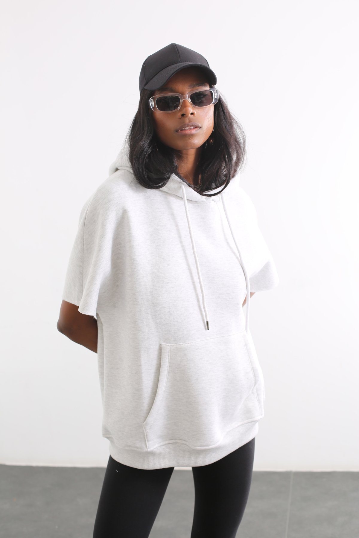 Gri Kapüşonlu Önden Cepli Sweatshirt 0010