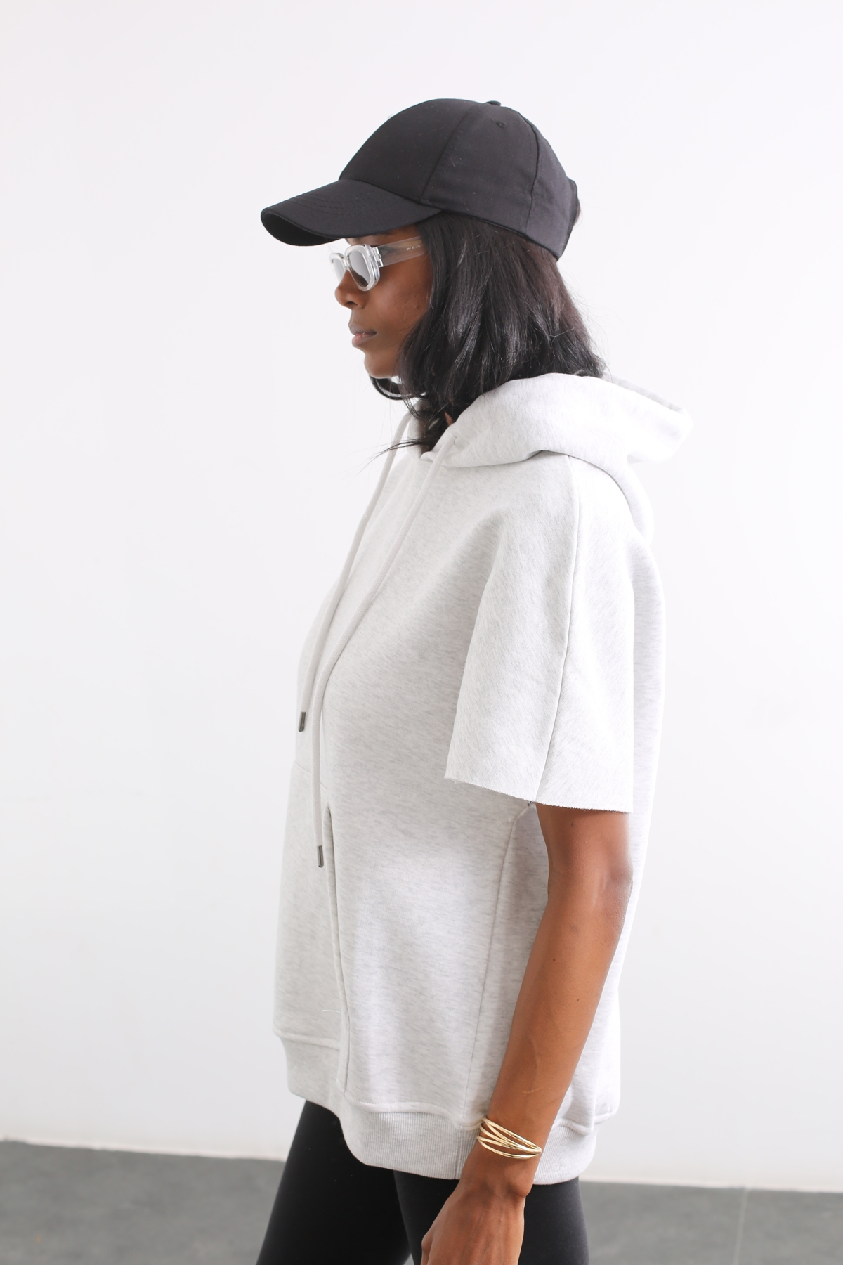 Gri Kapüşonlu Önden Cepli Sweatshirt 0010