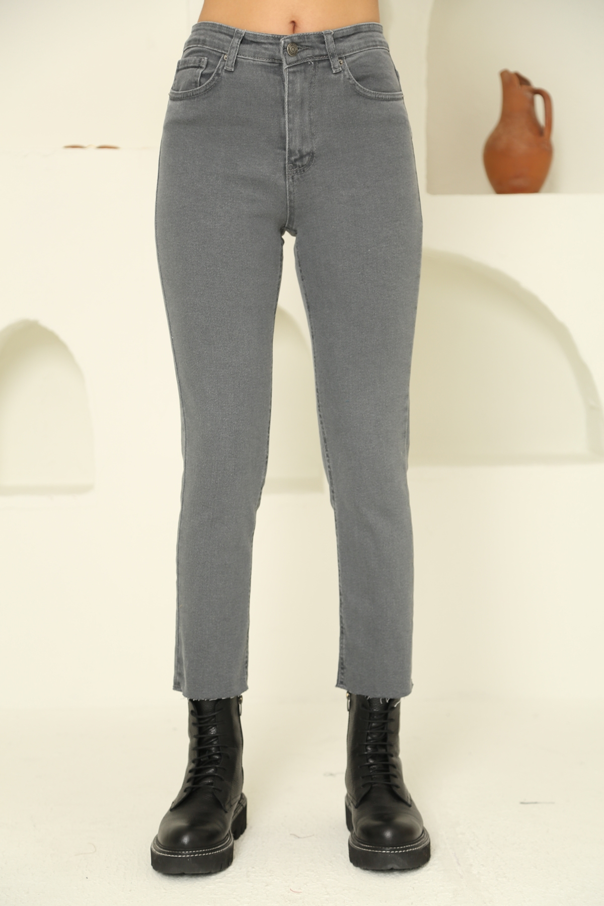 Gri Kesik Paça Boyfit Jean Pantolon 