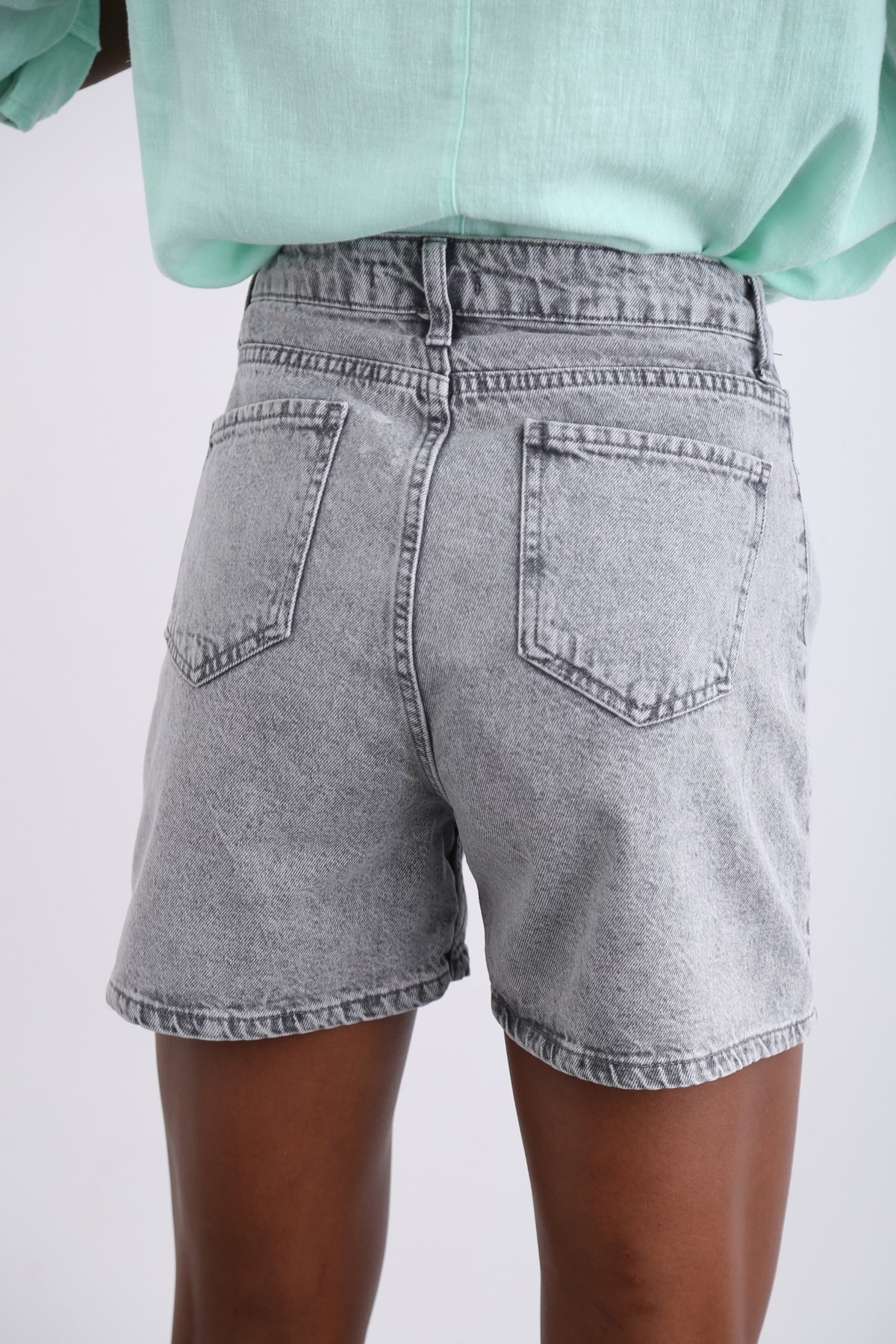 Gri Mom Jean Şort 6081