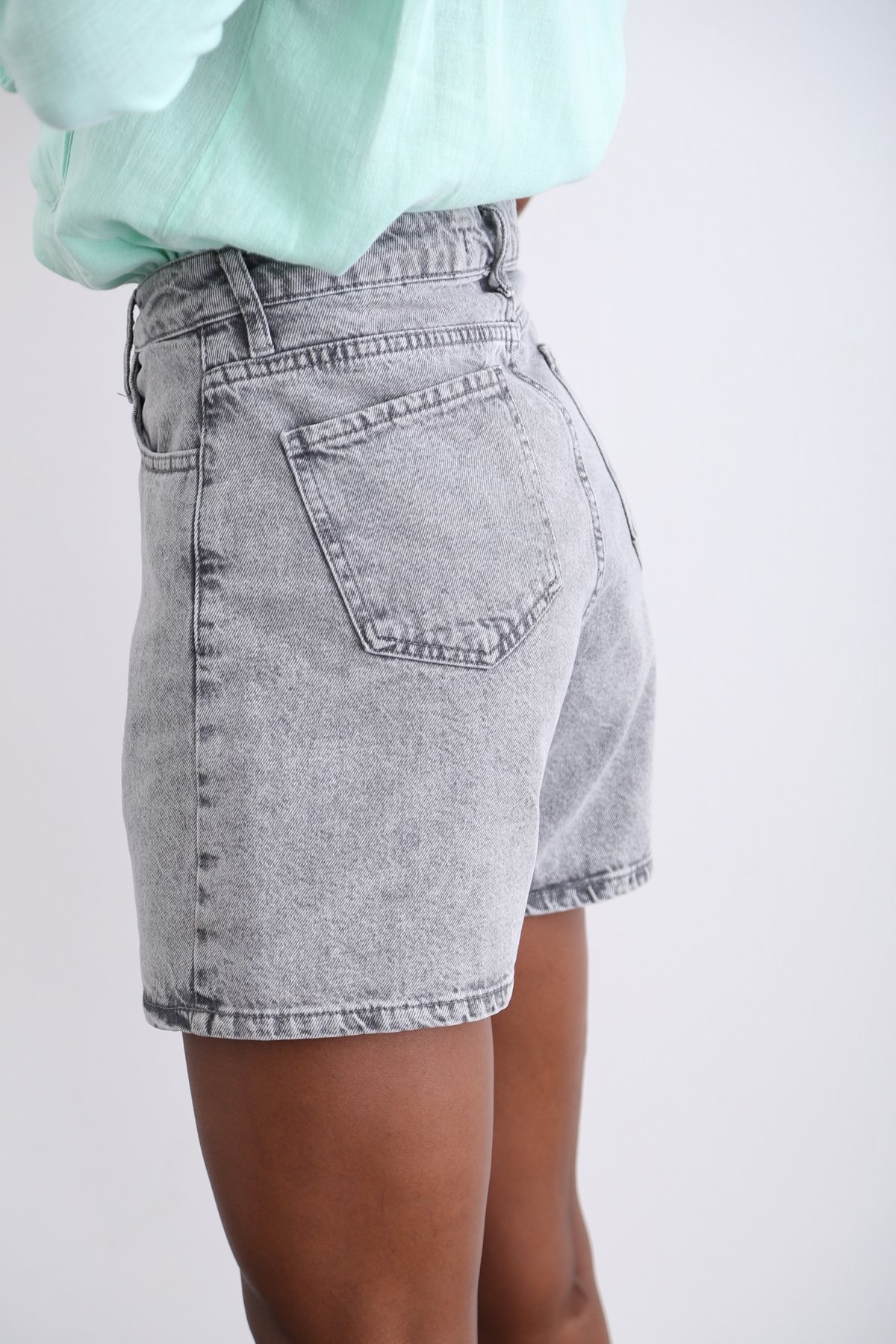 Gri Mom Jean Şort 6081