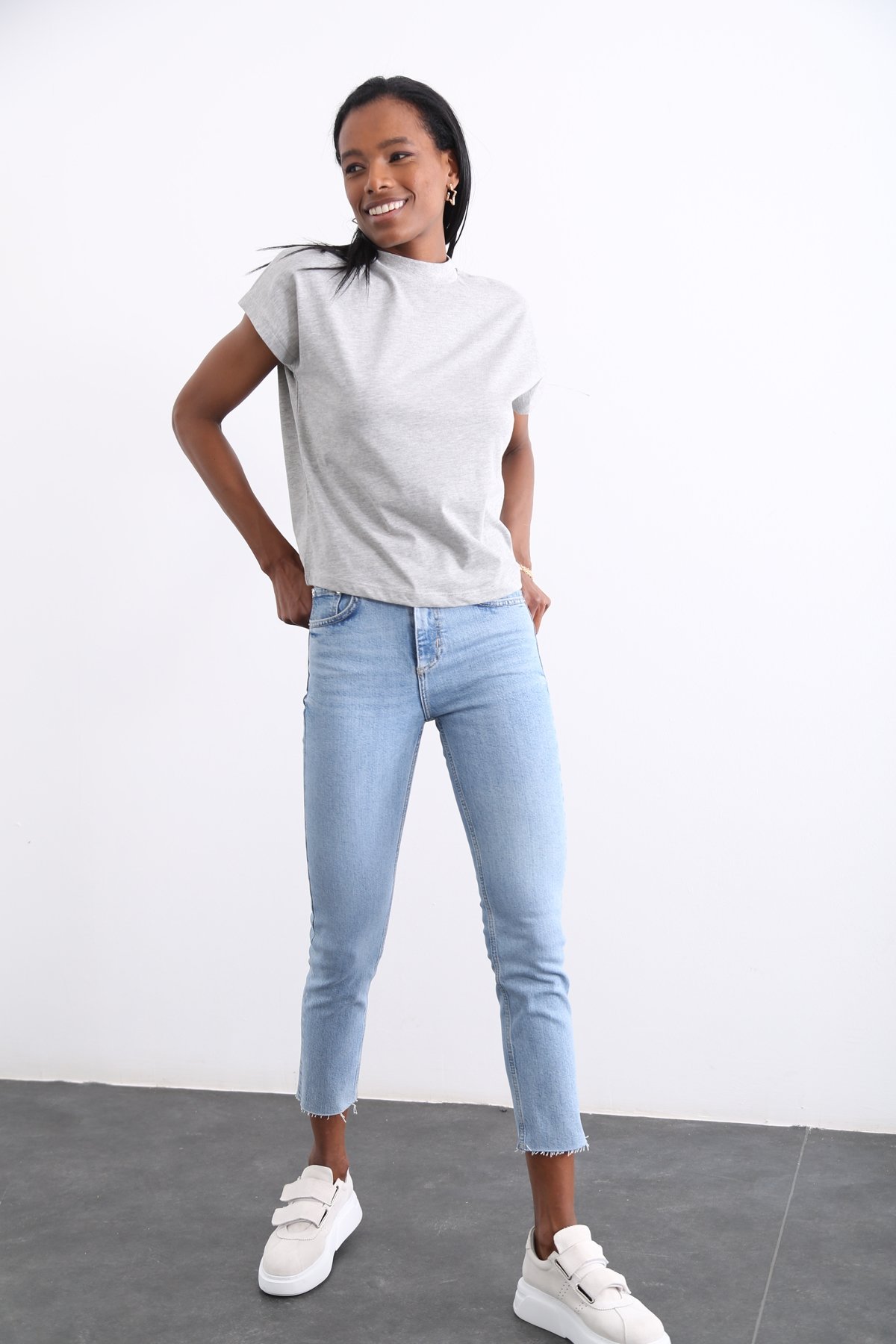 Gri Organik Dik Yaka Tshirt 