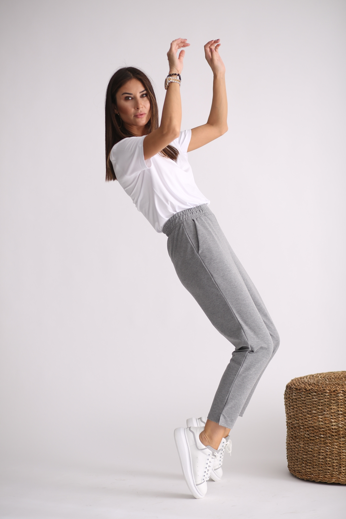 Gri Paçası Yırtmaçlı Eşofman Pantolon 