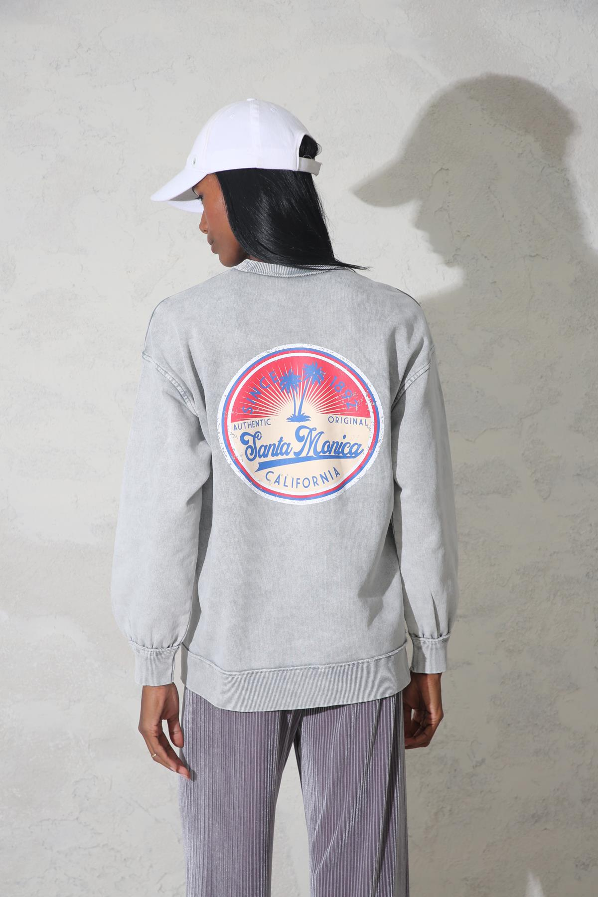 Gri Santa Monica Baskılı Yıkamalı Sweatshirt 16527