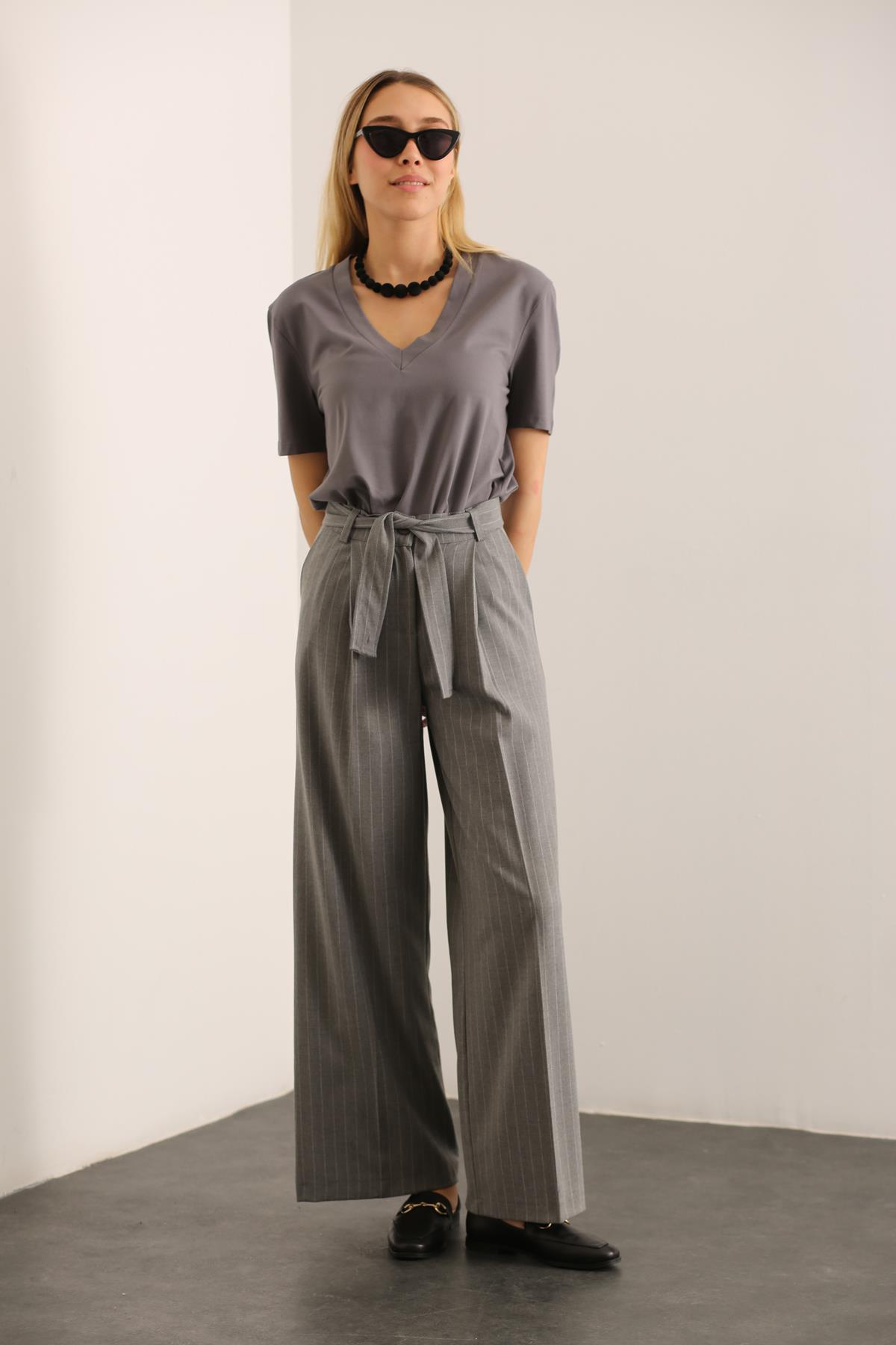 Gri V Yaka Basic Tshirt 