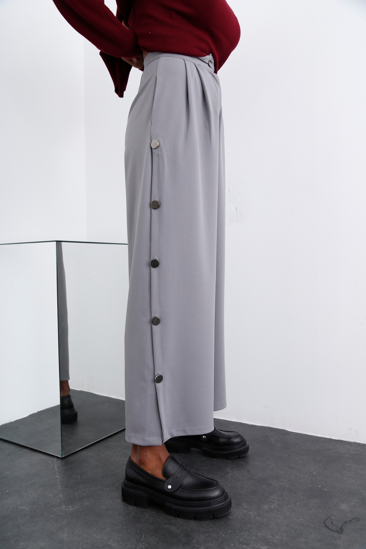Gri Yanları Düğme Detaylı Pantolon 0085