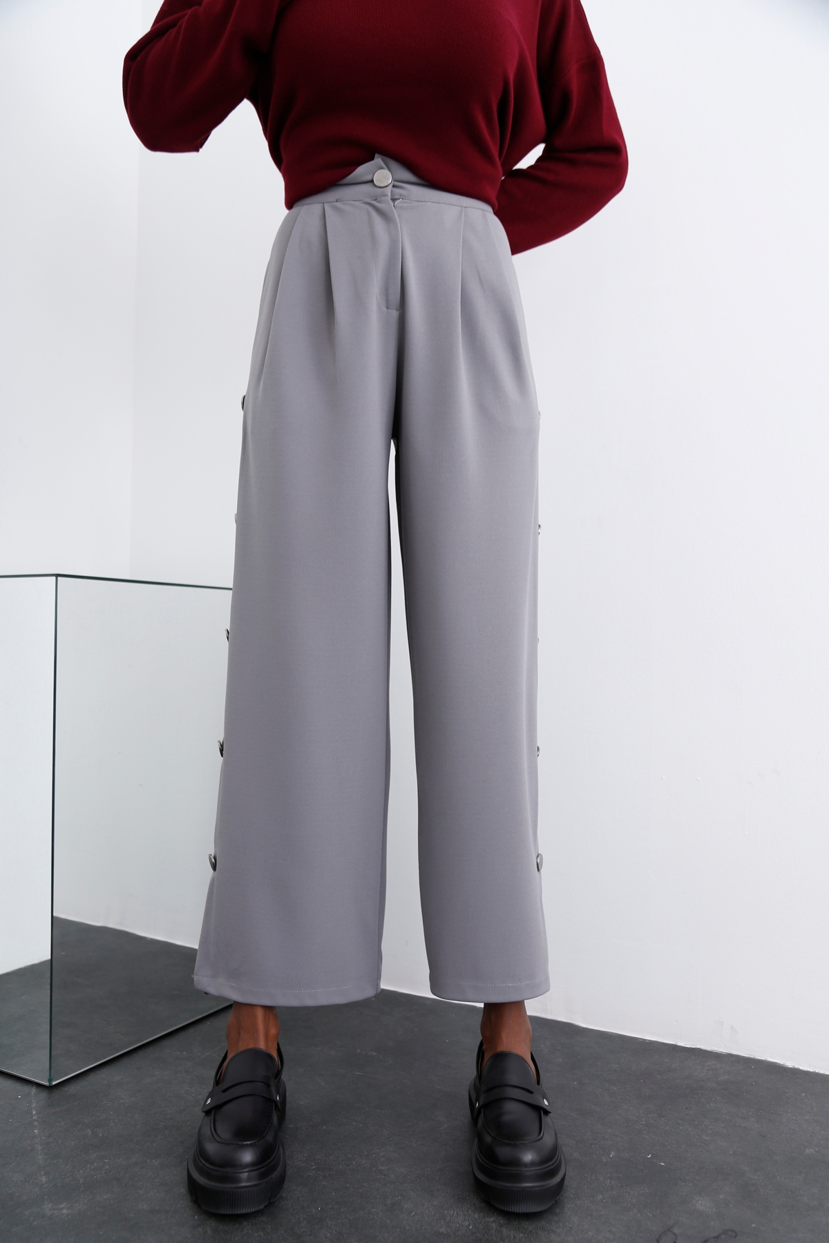Gri Yanları Düğme Detaylı Pantolon 0085