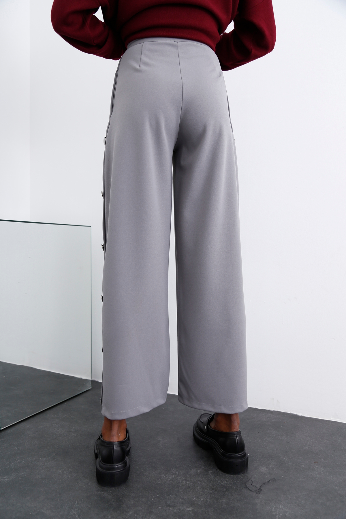 Gri Yanları Düğme Detaylı Pantolon 0085