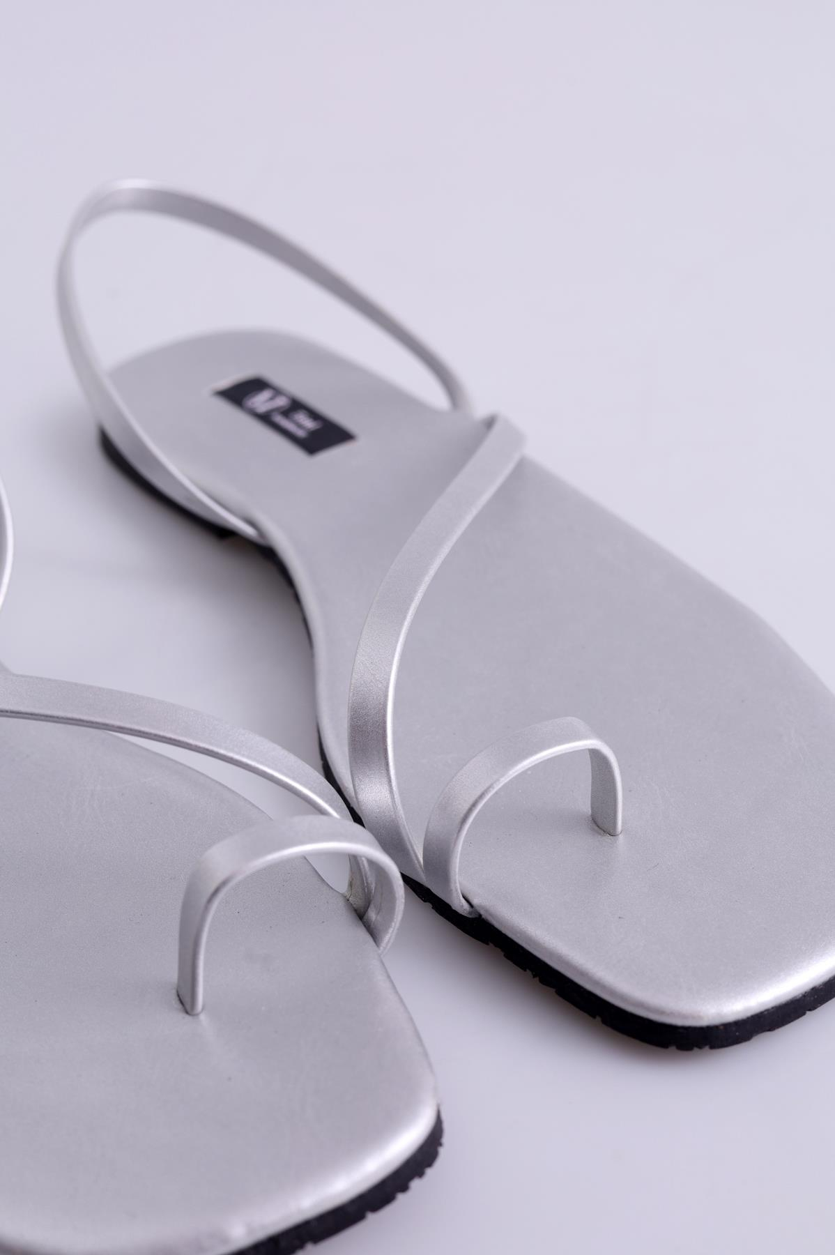 Gümüş Parmak Arası Sandalet 004