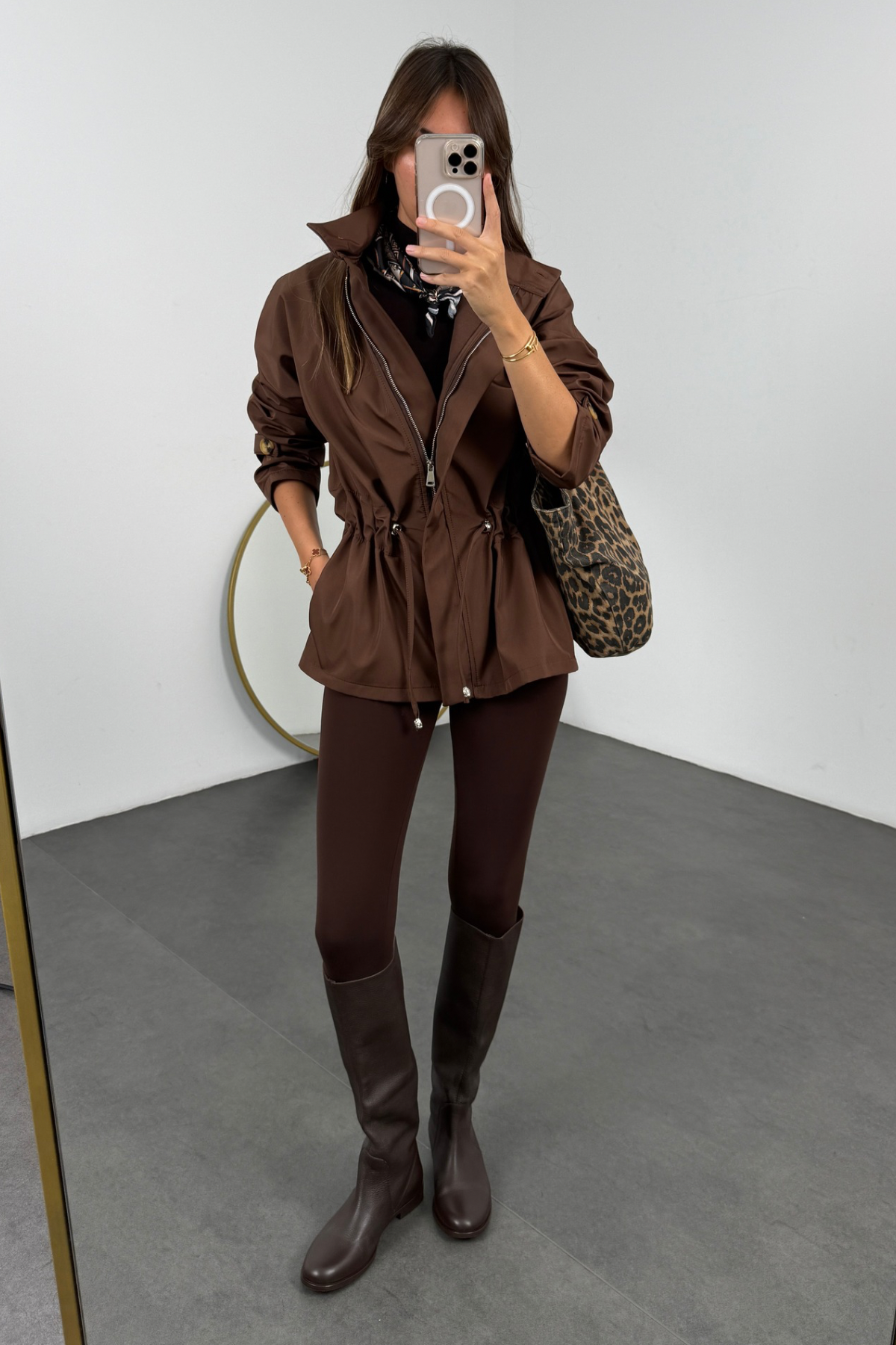 Kahverengi Beli Büzdürmeli Yağmurluk 