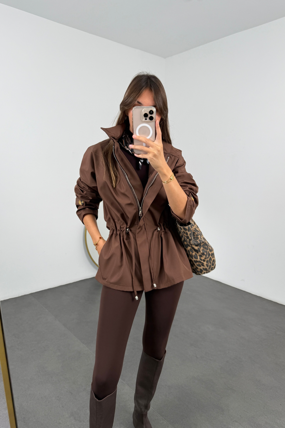 Kahverengi Beli Büzdürmeli Yağmurluk 