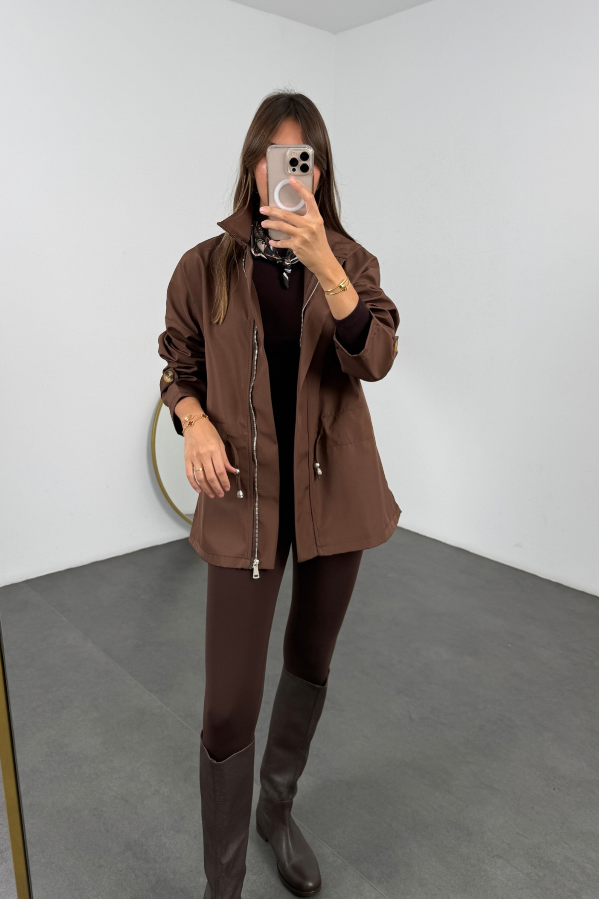 Kahverengi Beli Büzdürmeli Yağmurluk 