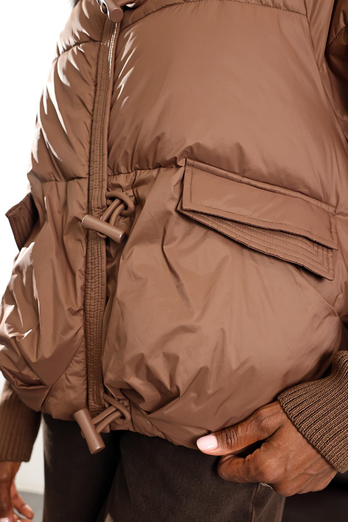 Kahverengi Kapüşonlu Şişme Mont D99825