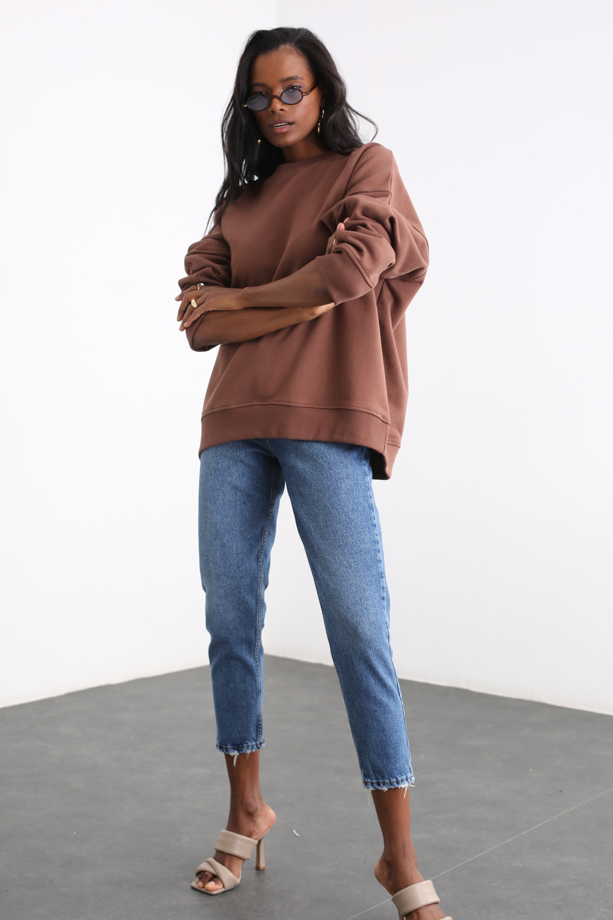 Kahverengi Oversize Sweatshirt 02