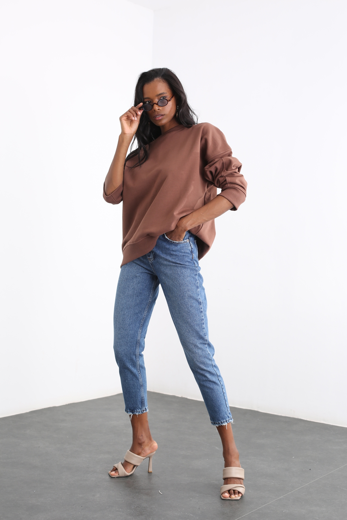Kahverengi Oversize Sweatshirt 02