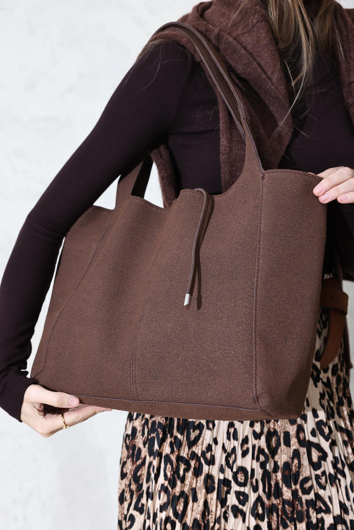Kahverengi Yavrulu Süet Shopper Çanta 