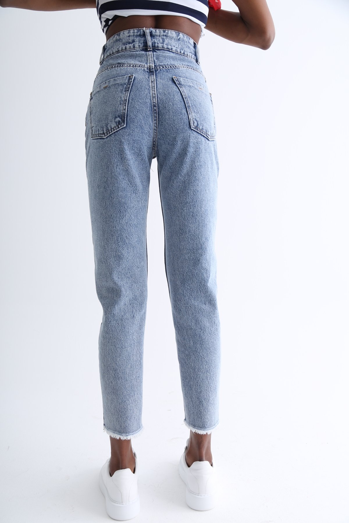 Kar Yıkamalı Bel Detaylı Mom Jean 21313