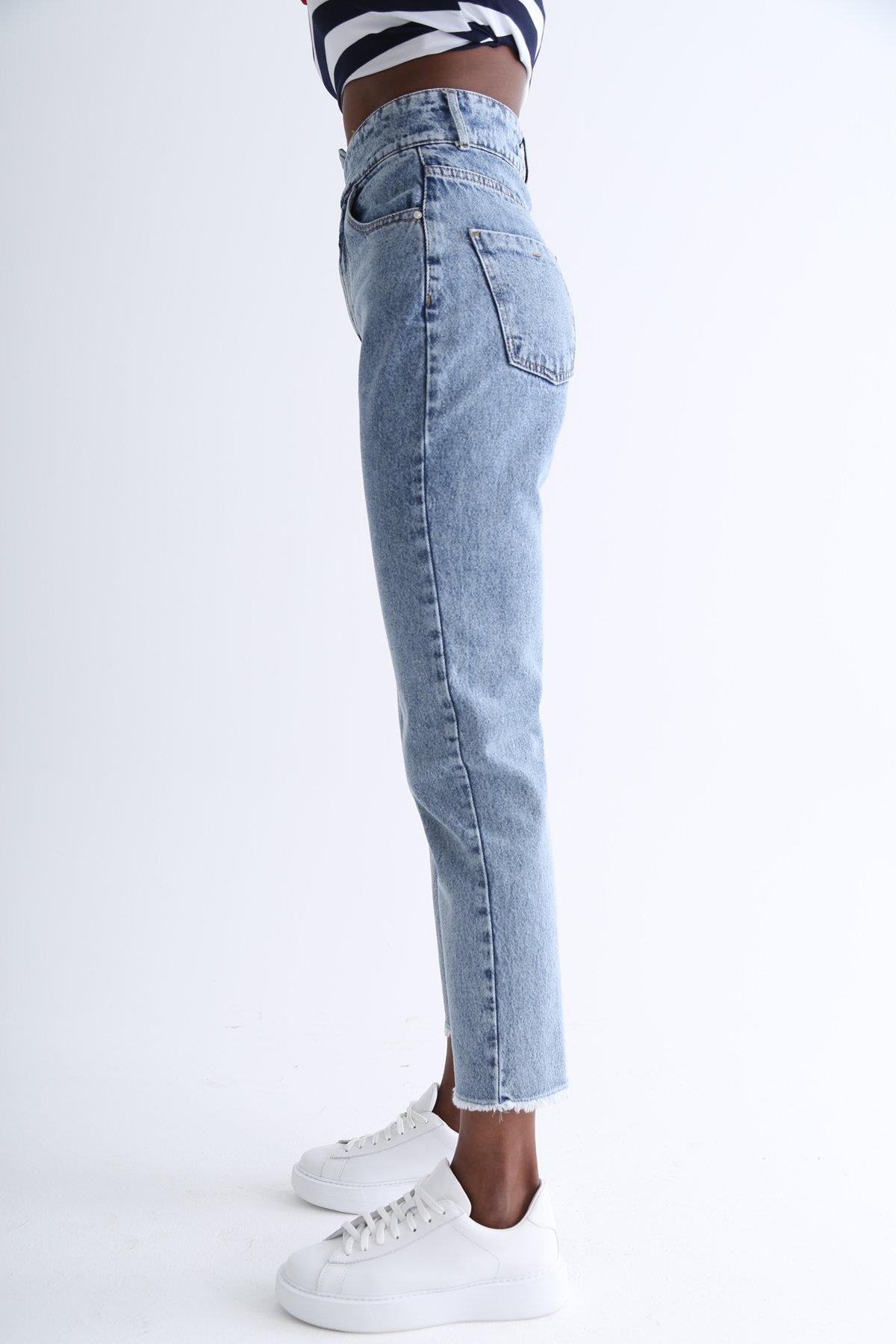 Kar Yıkamalı Bel Detaylı Mom Jean 21313