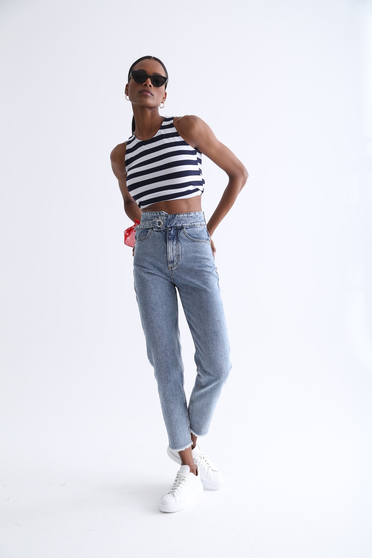 Kar Yıkamalı Bel Detaylı Mom Jean 21313