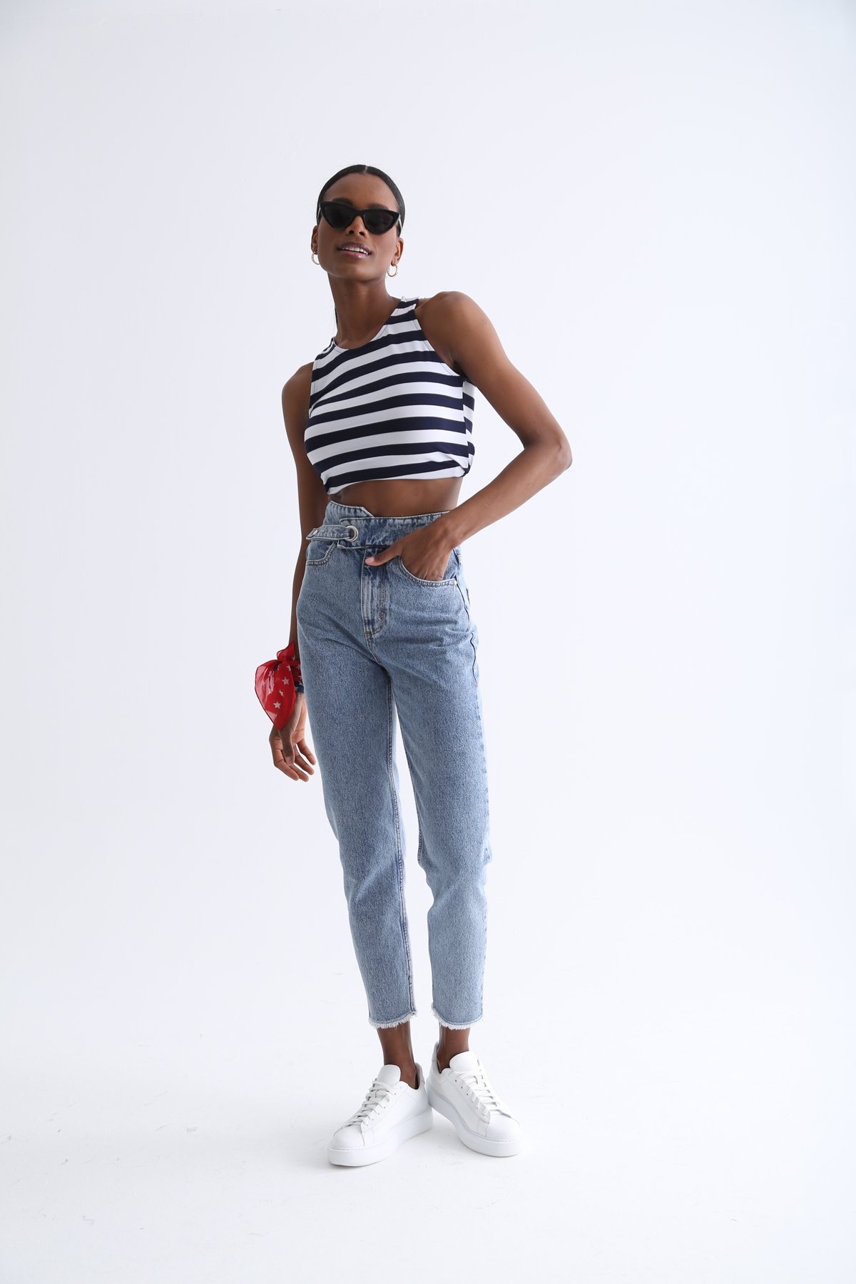 Kar Yıkamalı Bel Detaylı Mom Jean 21313
