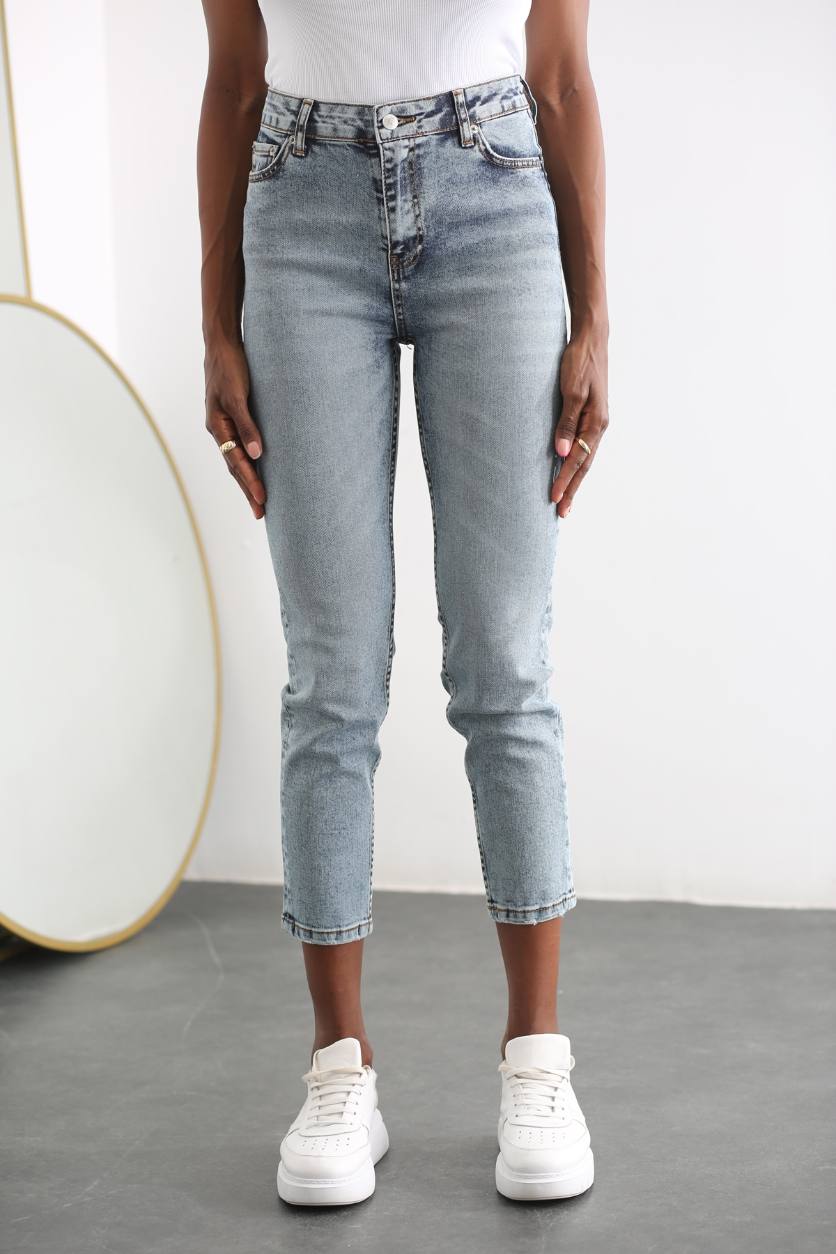 Kar Yıkamalı Yüksek Bel Mom Fit Jean 209
