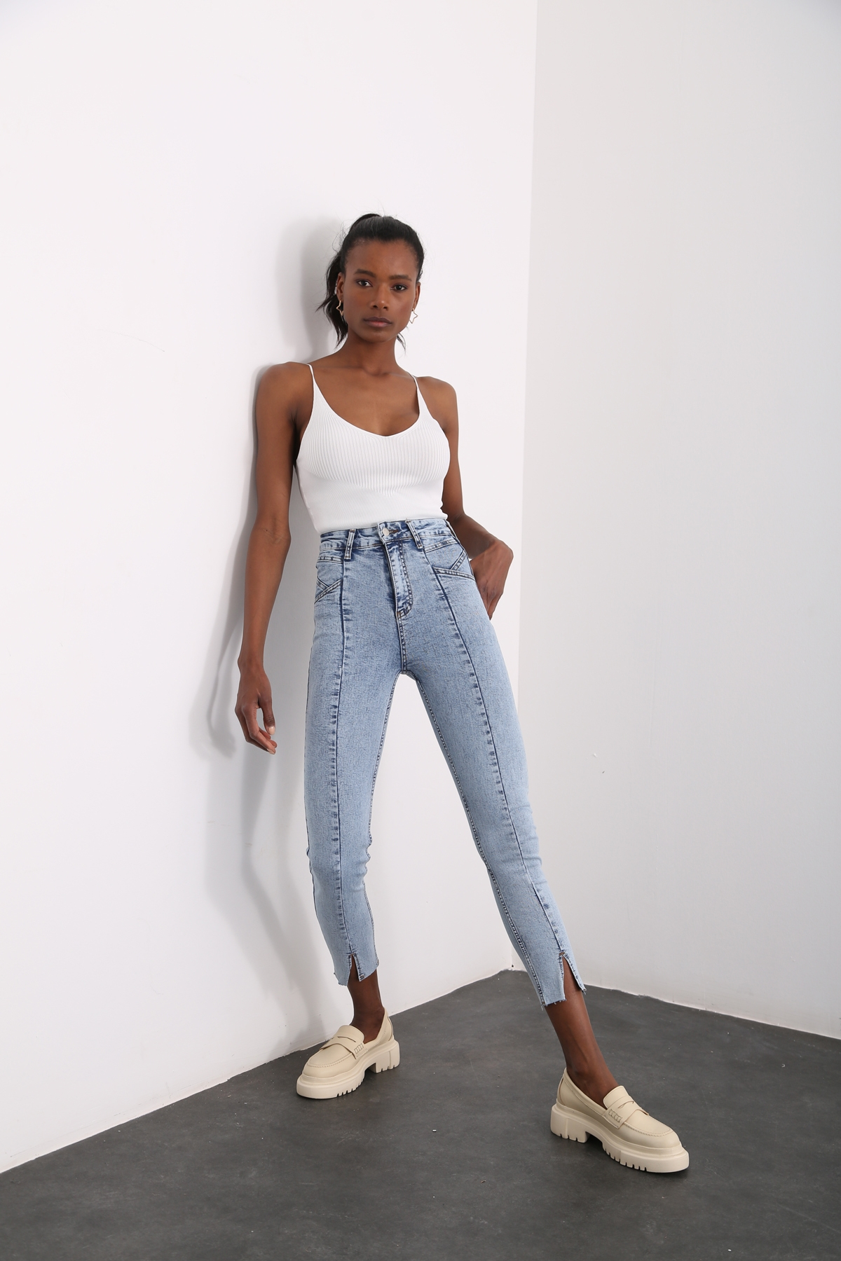 Kar Yıkamalı Yüksek Bel Paçası Yırtmaçlı Skinny Jean MGZ257