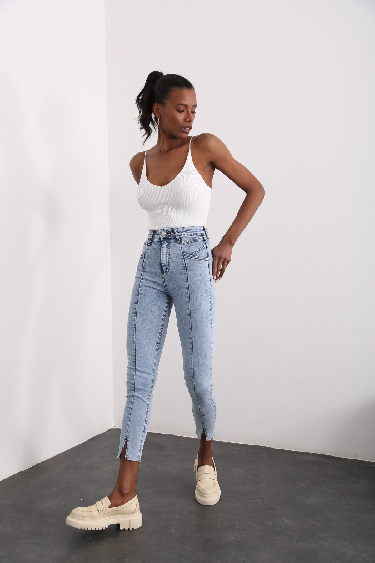 Kar Yıkamalı Yüksek Bel Paçası Yırtmaçlı Skinny Jean MGZ257