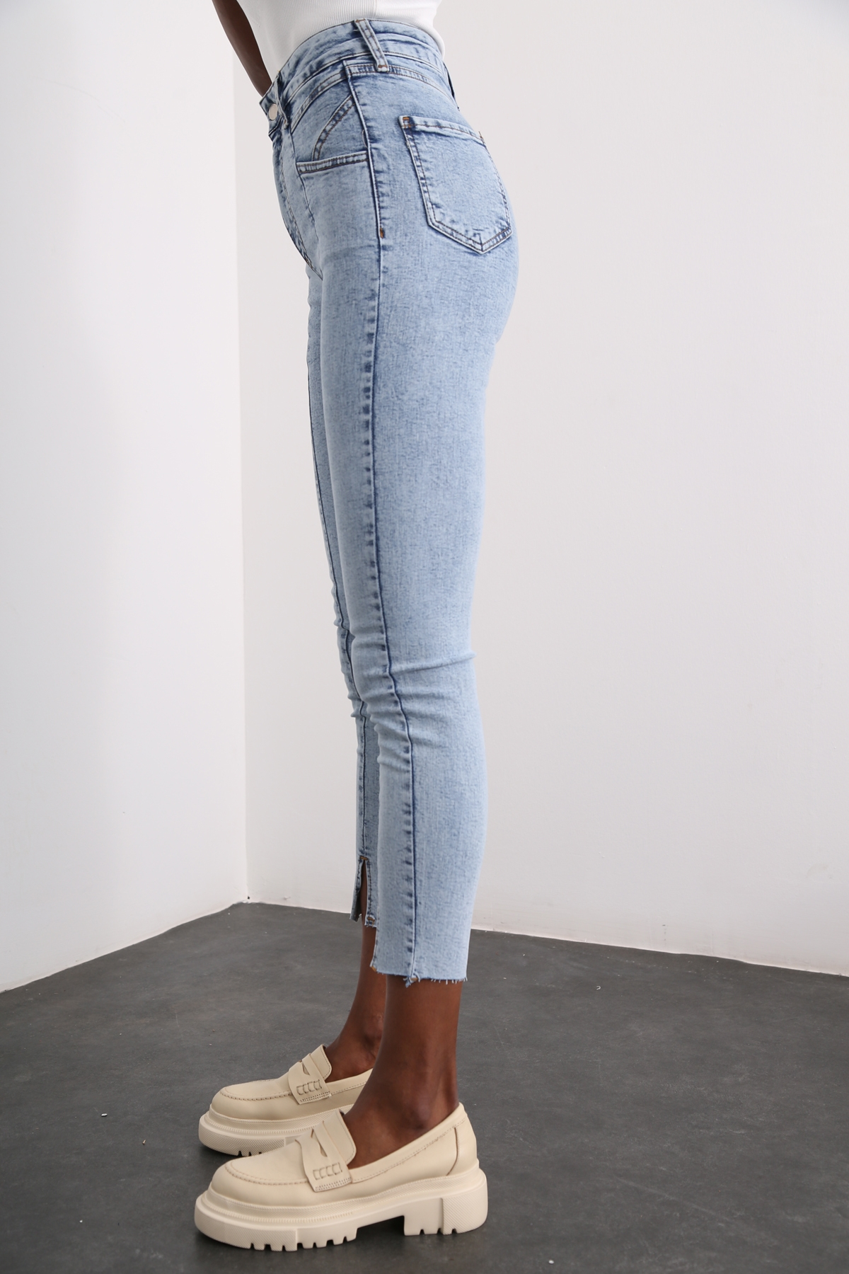 Kar Yıkamalı Yüksek Bel Paçası Yırtmaçlı Skinny Jean MGZ257