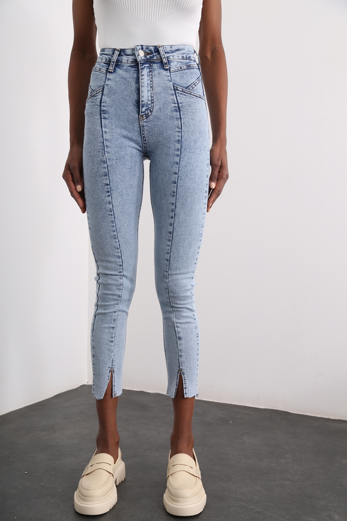 Kar Yıkamalı Yüksek Bel Paçası Yırtmaçlı Skinny Jean MGZ257