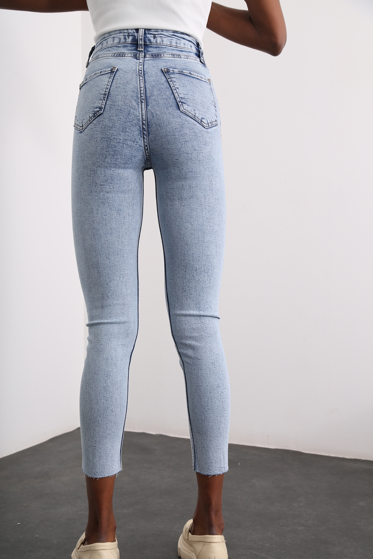 Kar Yıkamalı Yüksek Bel Paçası Yırtmaçlı Skinny Jean MGZ257