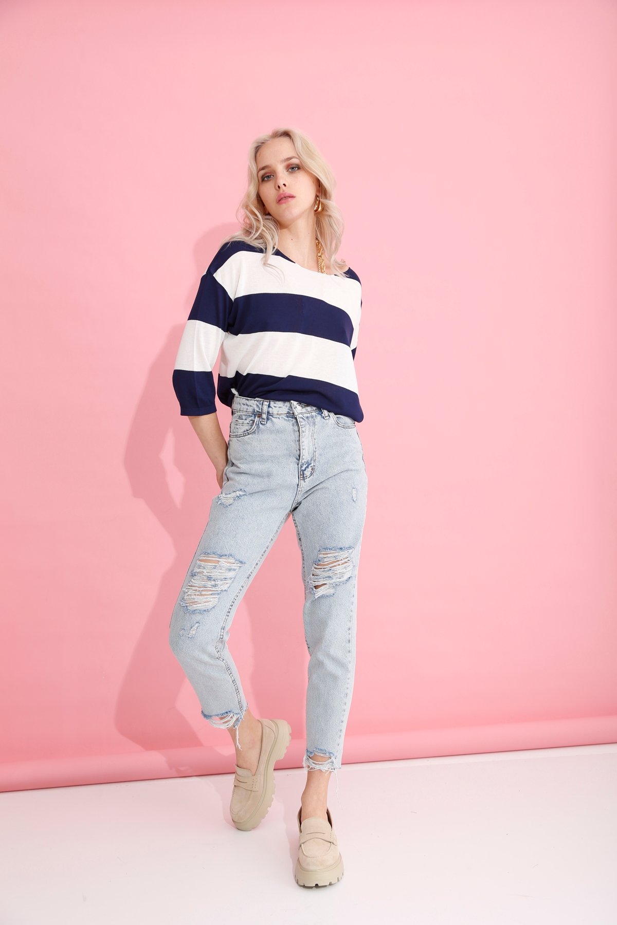 Kar Yıkamalı Yüksek Bel Yırtıklı Mom Fit Jean 