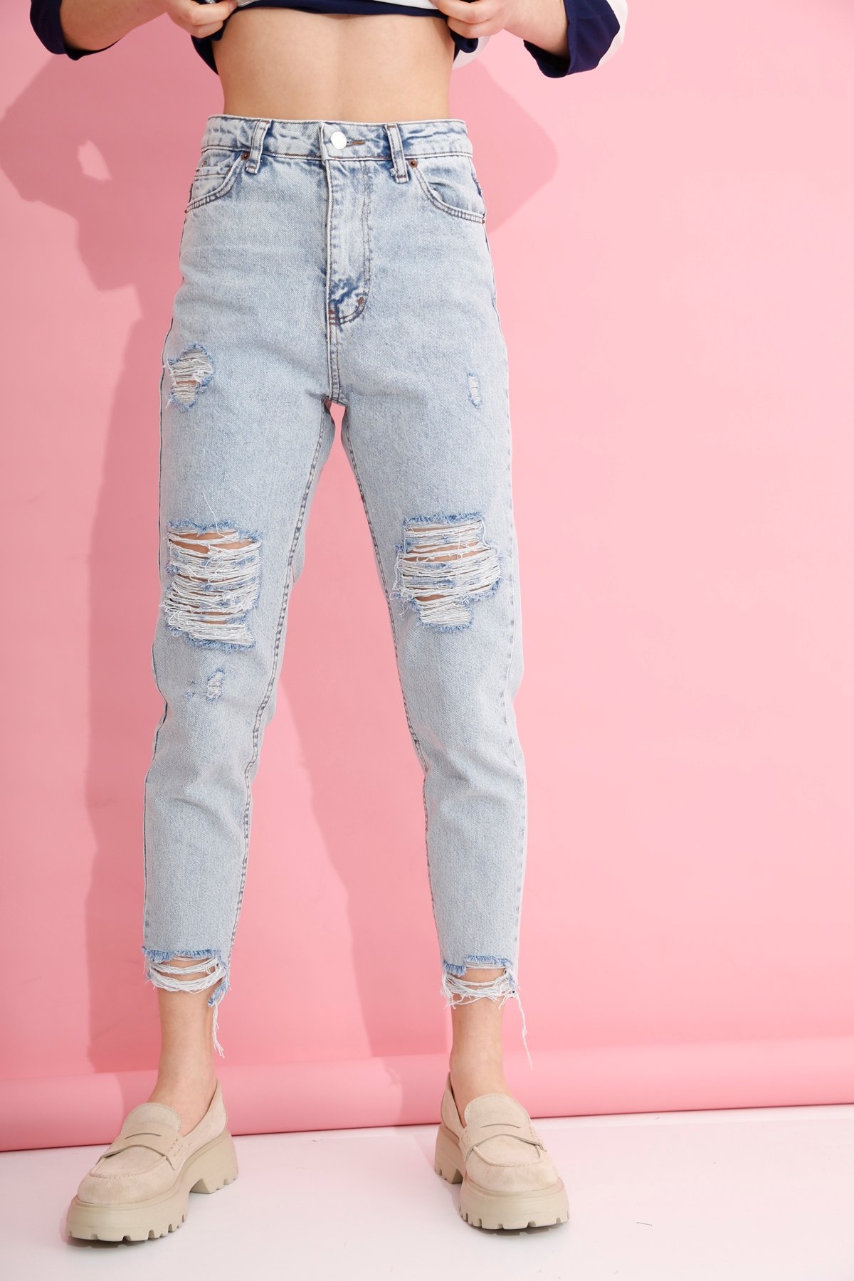Kar Yıkamalı Yüksek Bel Yırtıklı Mom Fit Jean 