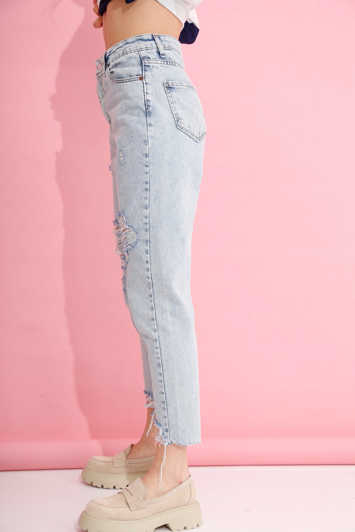 Kar Yıkamalı Yüksek Bel Yırtıklı Mom Fit Jean 