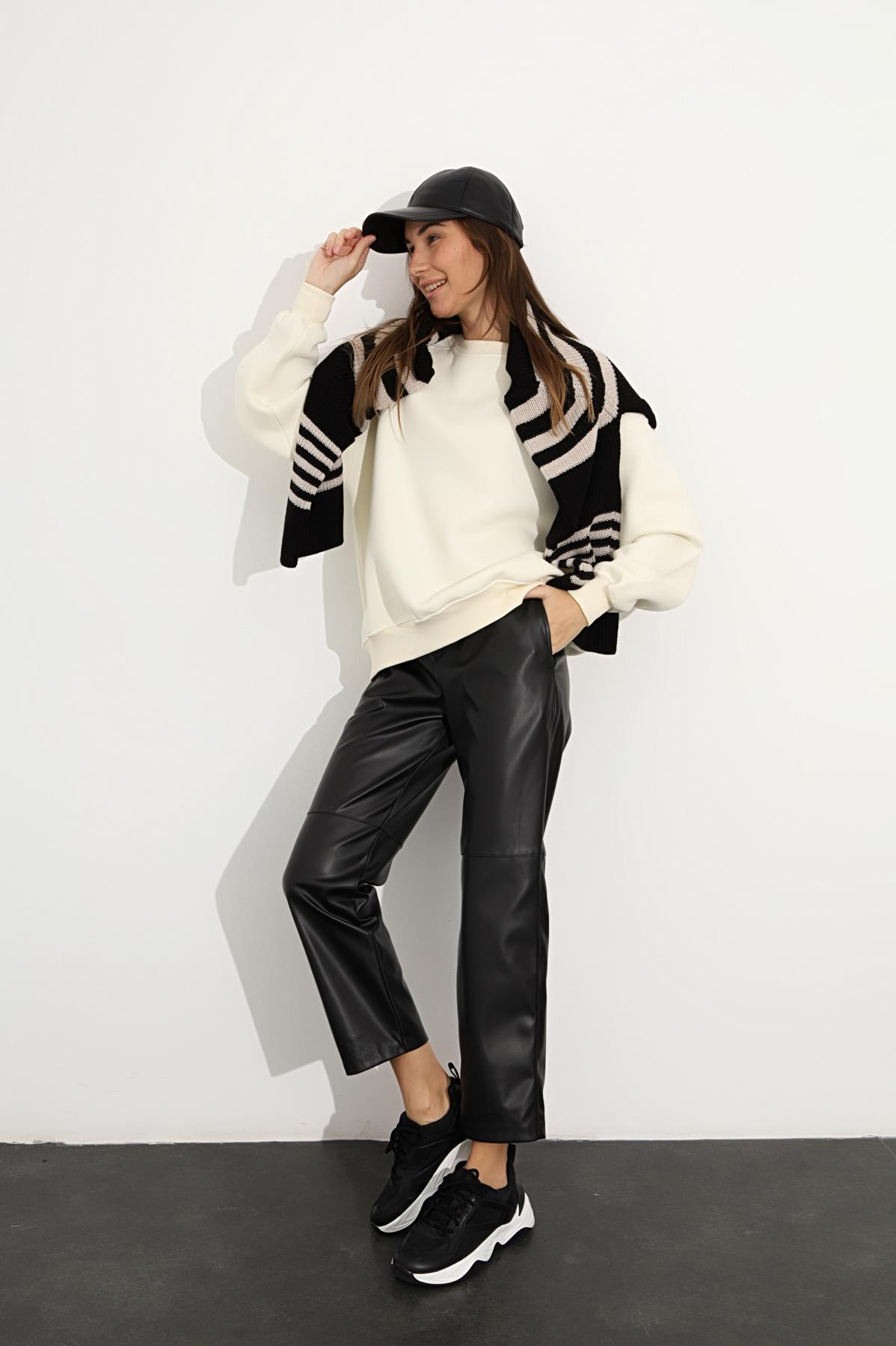 Kemik Bisiklet Yaka Basic Sweatshirt 3408-23