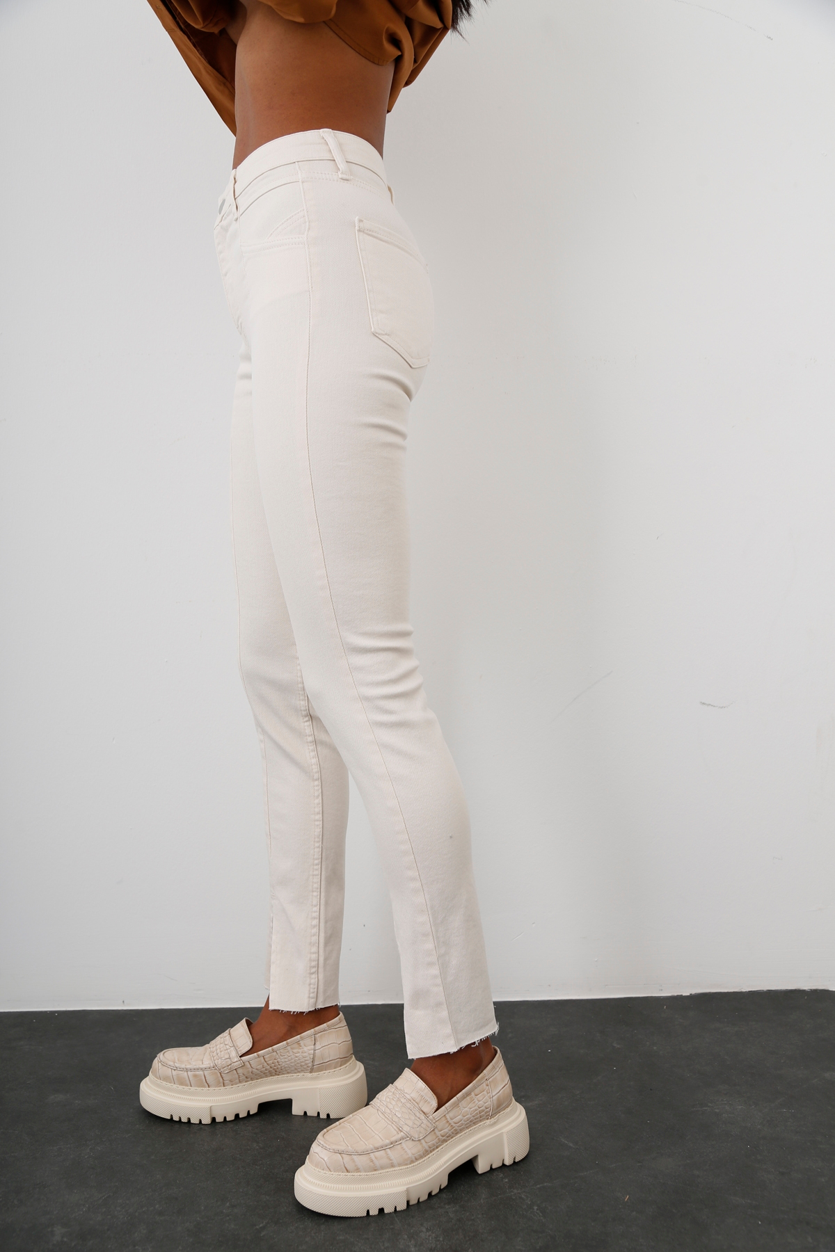 Kemik Önden Yırtmaçlı Skinny Jean 8108