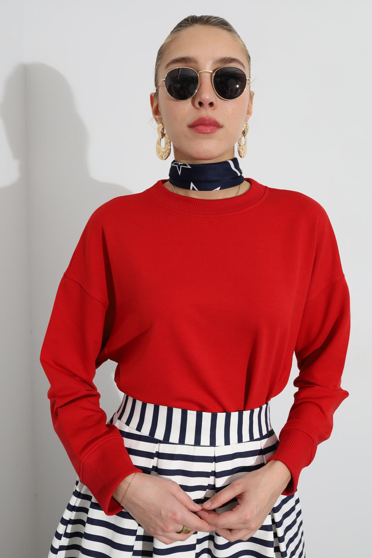 Kırmızı Bisiklet Yaka Basic Sweatshirt 9002