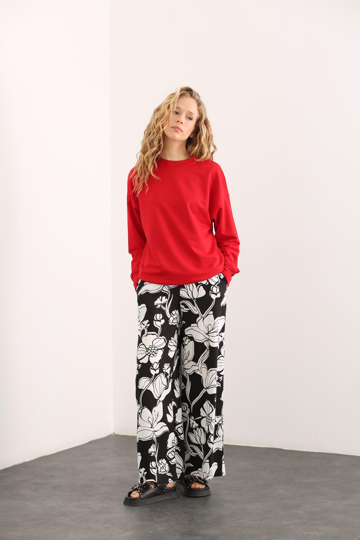 Kırmızı Bisiklet Yaka Sweatshirt 