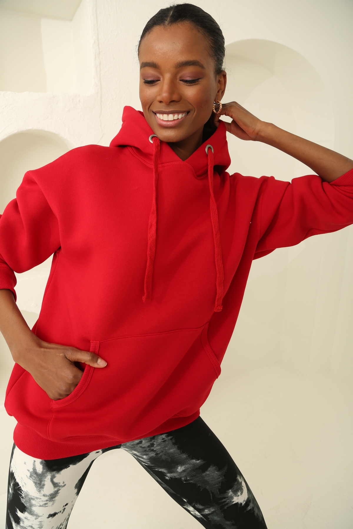 Kırmızı Kapşonlu Sweatshirt 