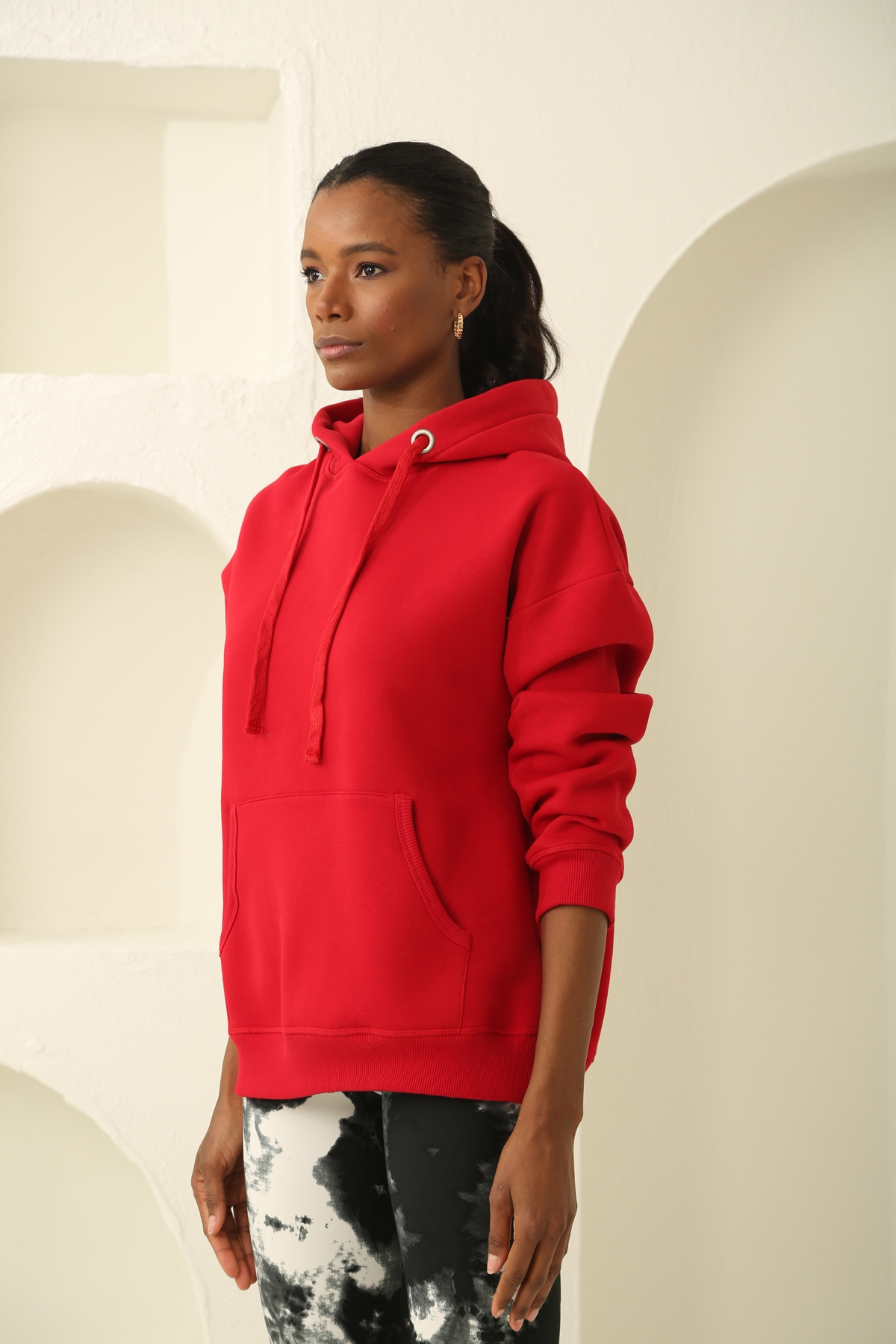 Kırmızı Kapşonlu Sweatshirt 