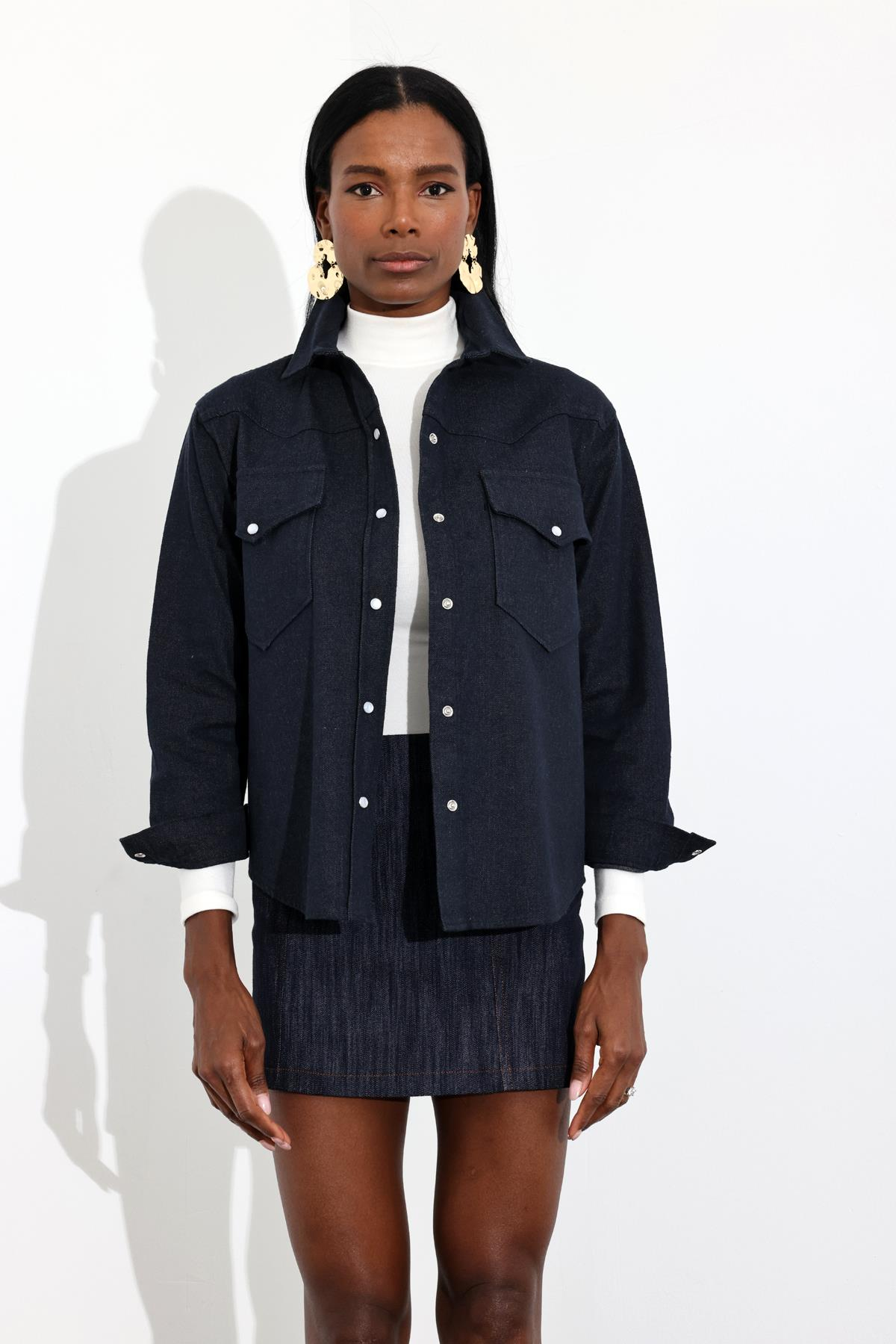 Koyu Lacivert Çıtçıtlı Denim Gömlek 241035