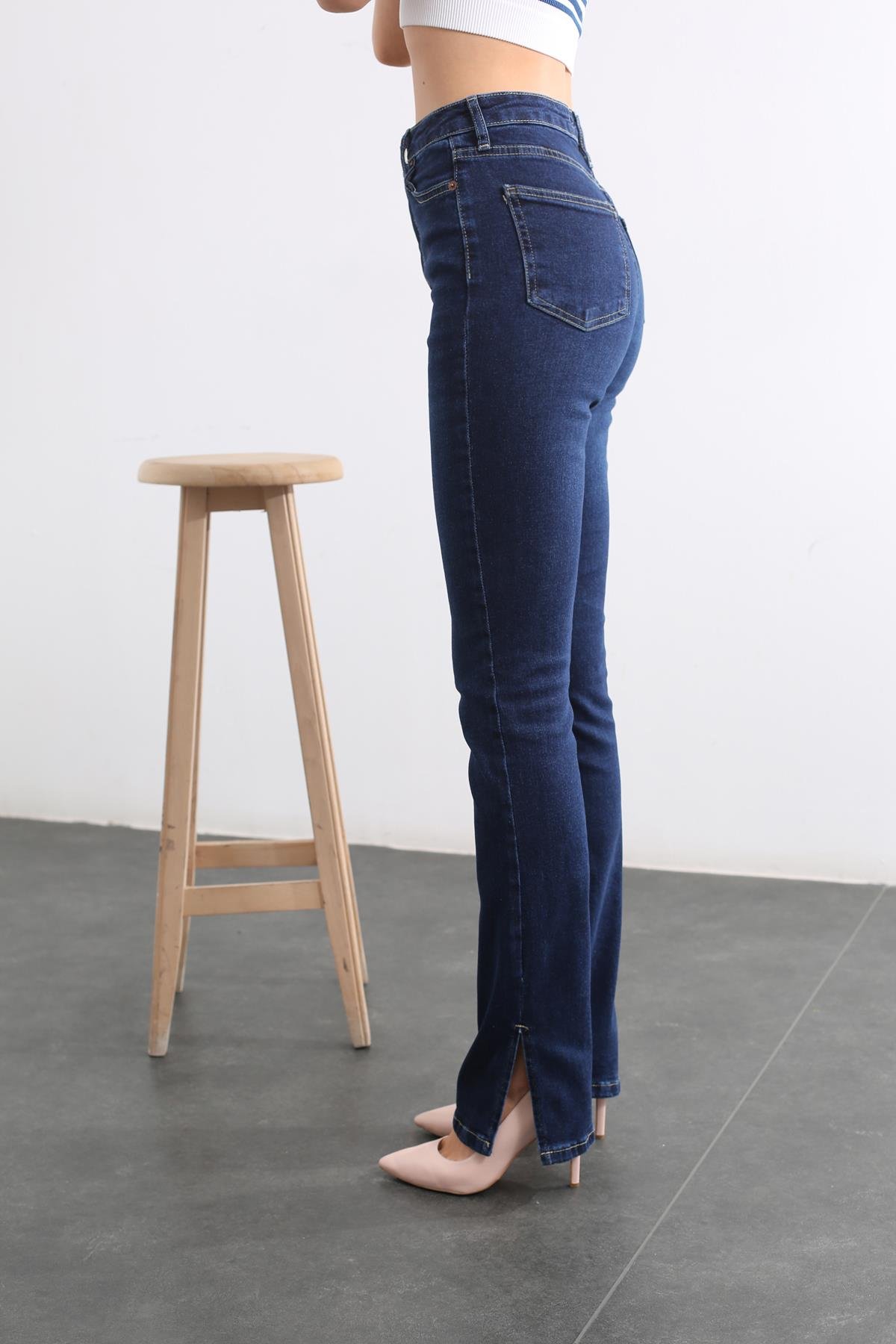 Koyu Lacivert Ultra Yüksek Bel Paçası Yırtmaçlı Jean 