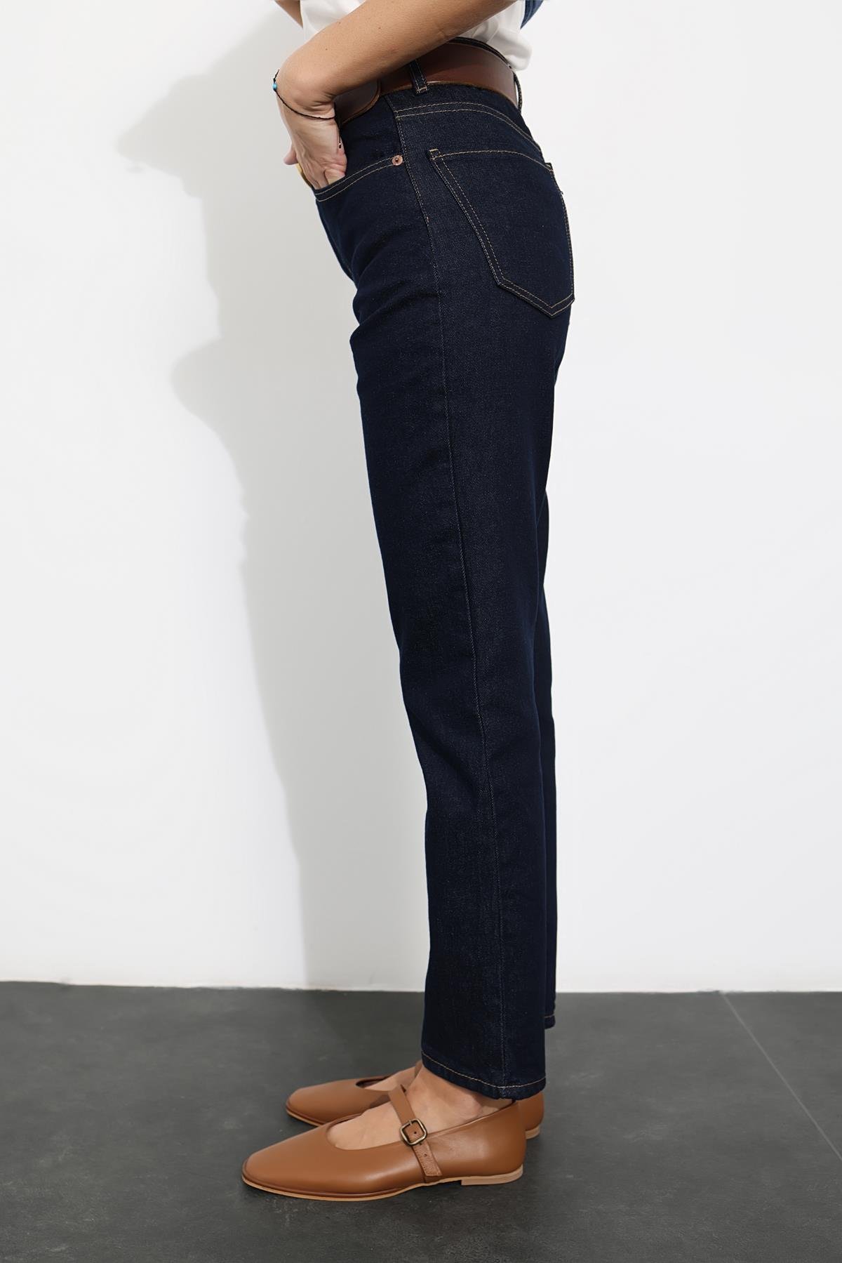 Koyu Lacivert Yüksek Bel Mom Fit Jean 