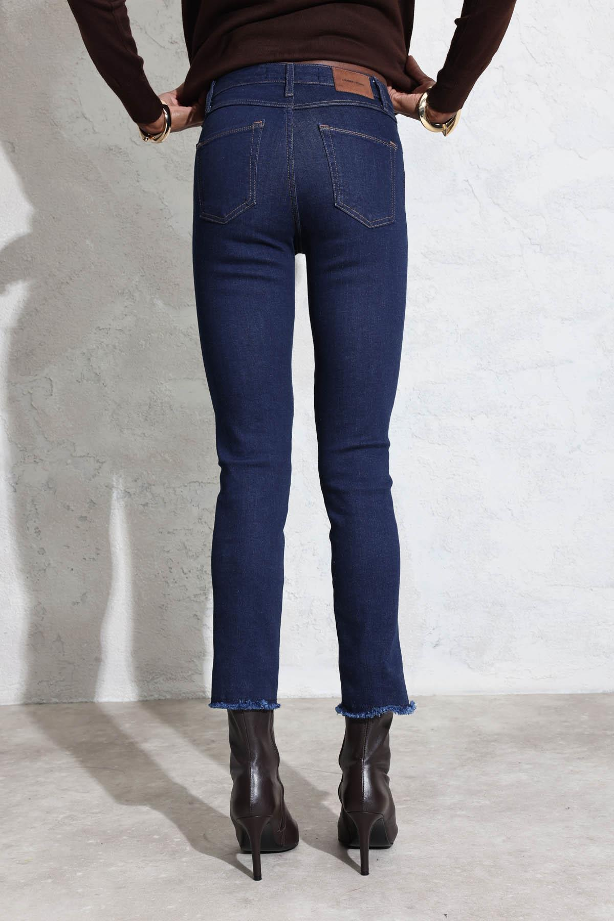 Koyu Lacivert Yüksek Bel Paçası Yırtmaçlı Jean 7413