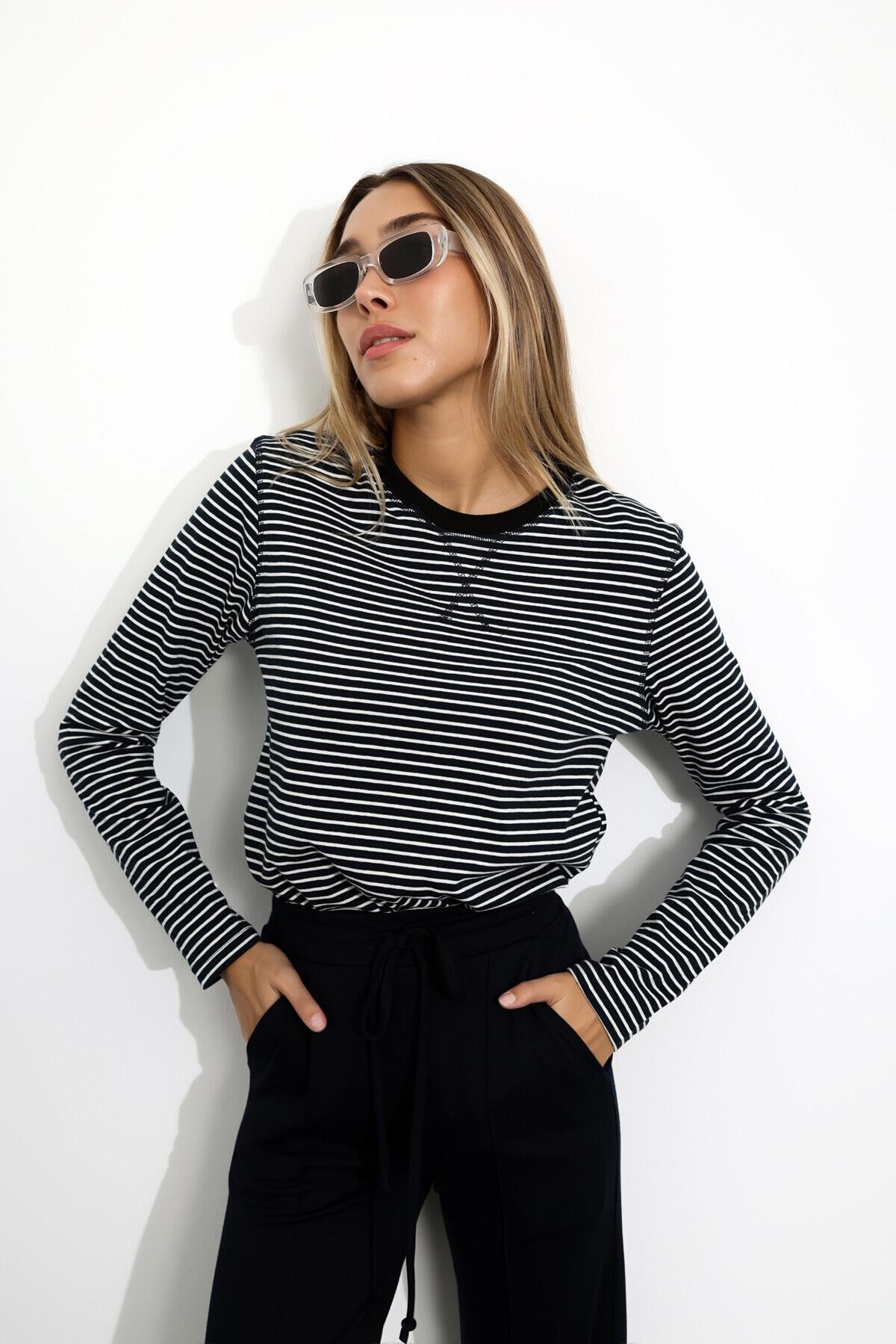 Lacivert Bisiklet Yaka Çizgili Sweatshirt 